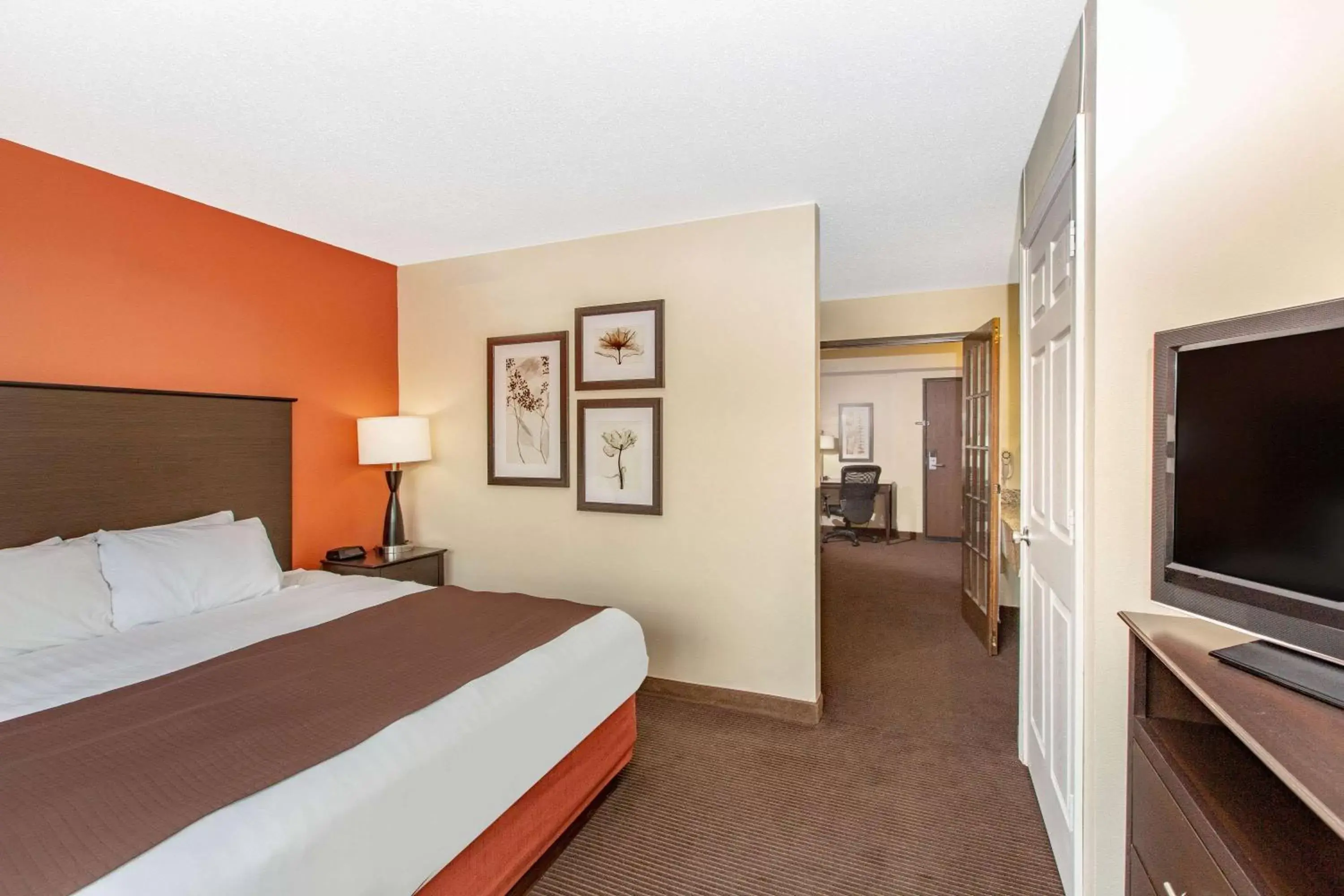 Photo of the whole room, Bed in AmericInn by Wyndham Ottumwa