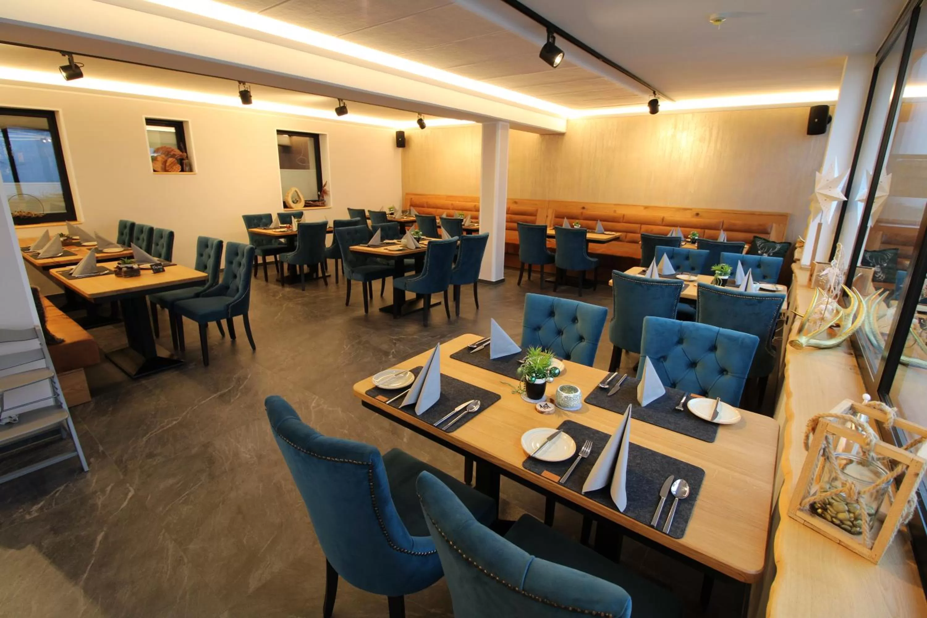 Restaurant/places to eat in DER Hirsch Hotel