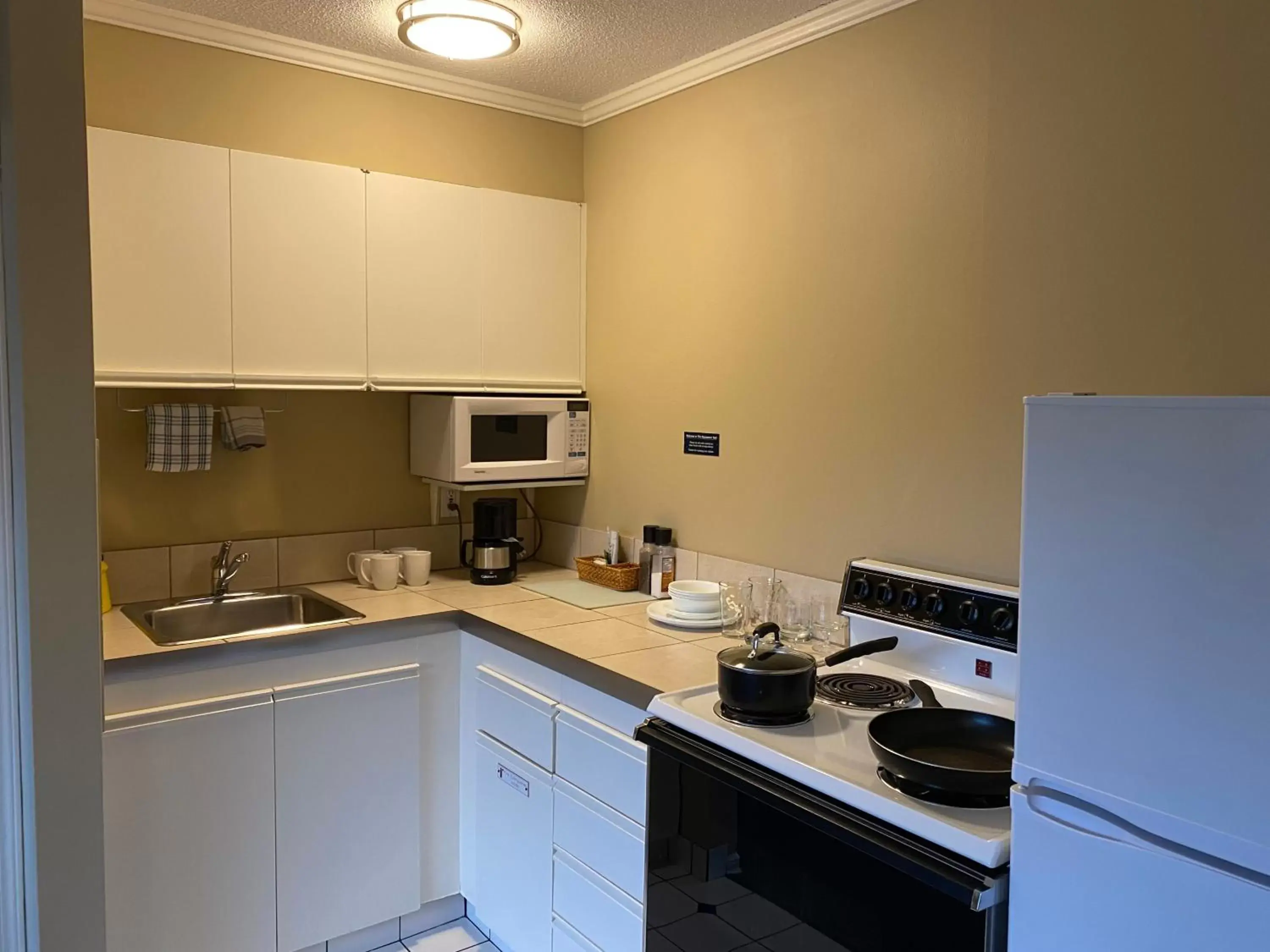 Kitchen or kitchenette, Kitchen/Kitchenette in Buccaneer Inn