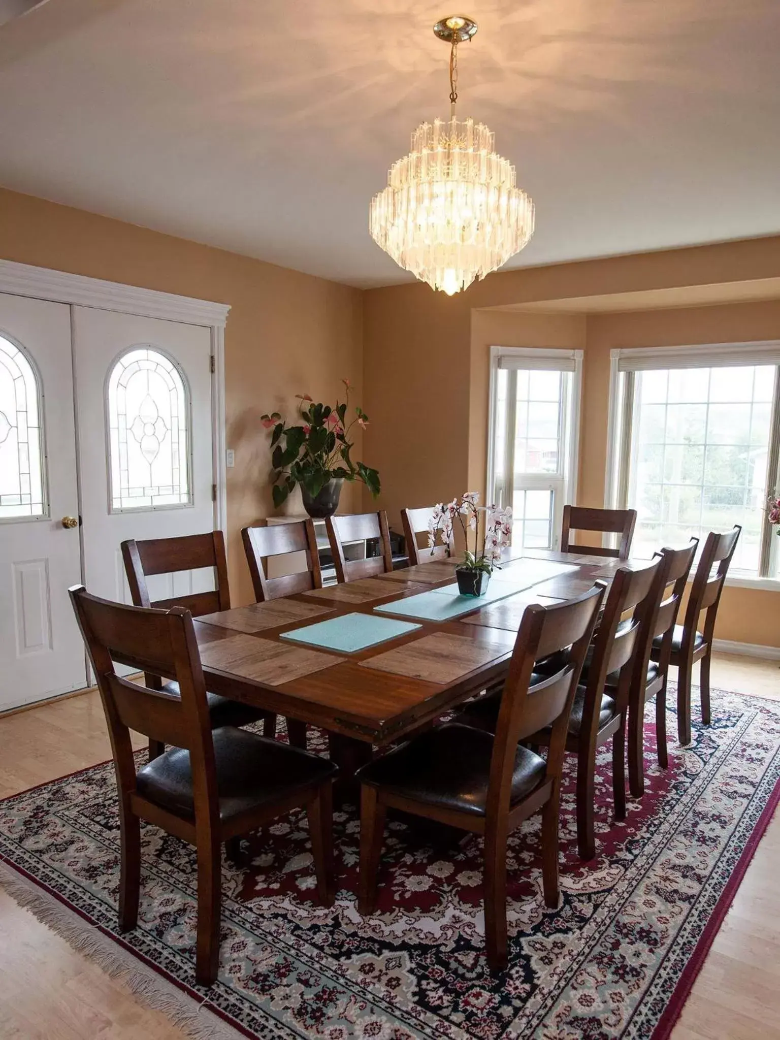 Dining Area in Midnight Sun Inn