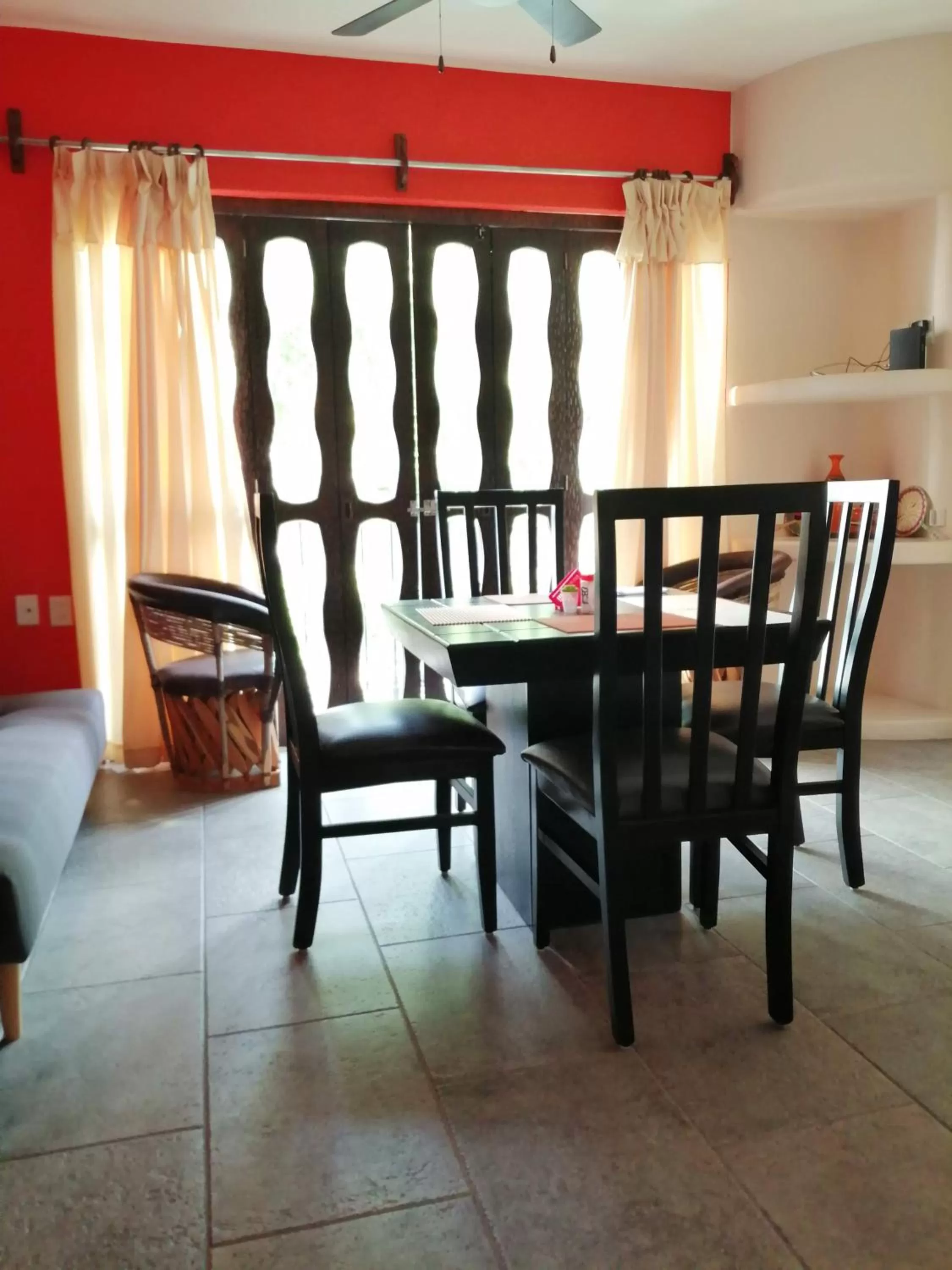 Dining area in Ceiba Studios