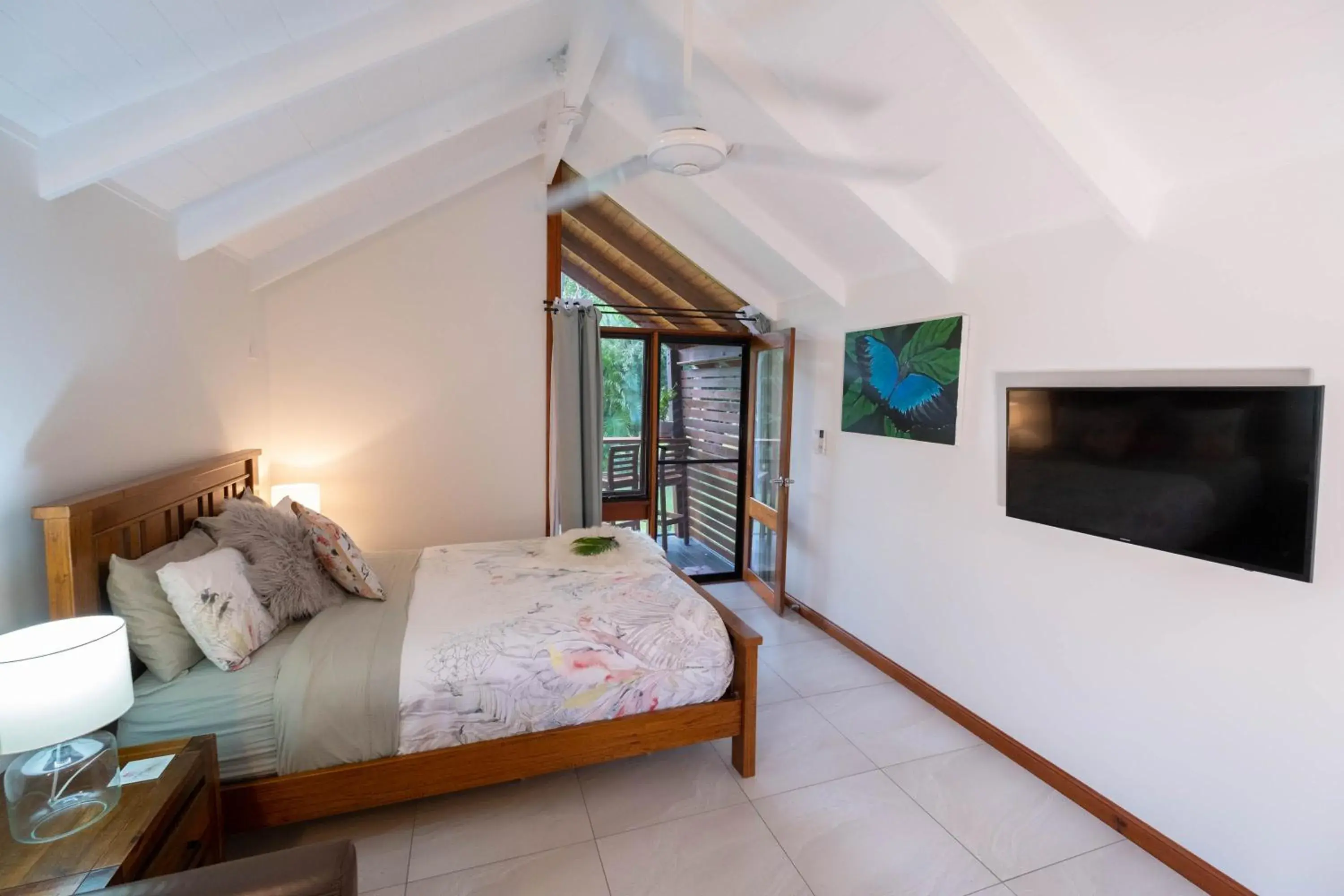 Bed in Airlie Beach Eco Cabins - Adults Only