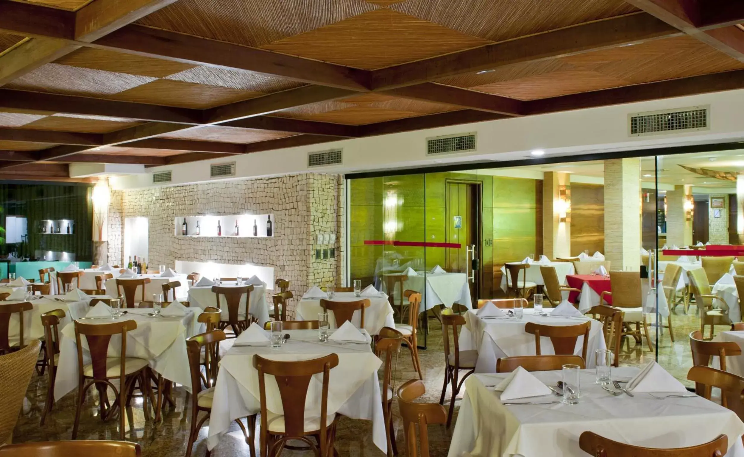 Restaurant/Places to Eat in Pontalmar Praia Hotel