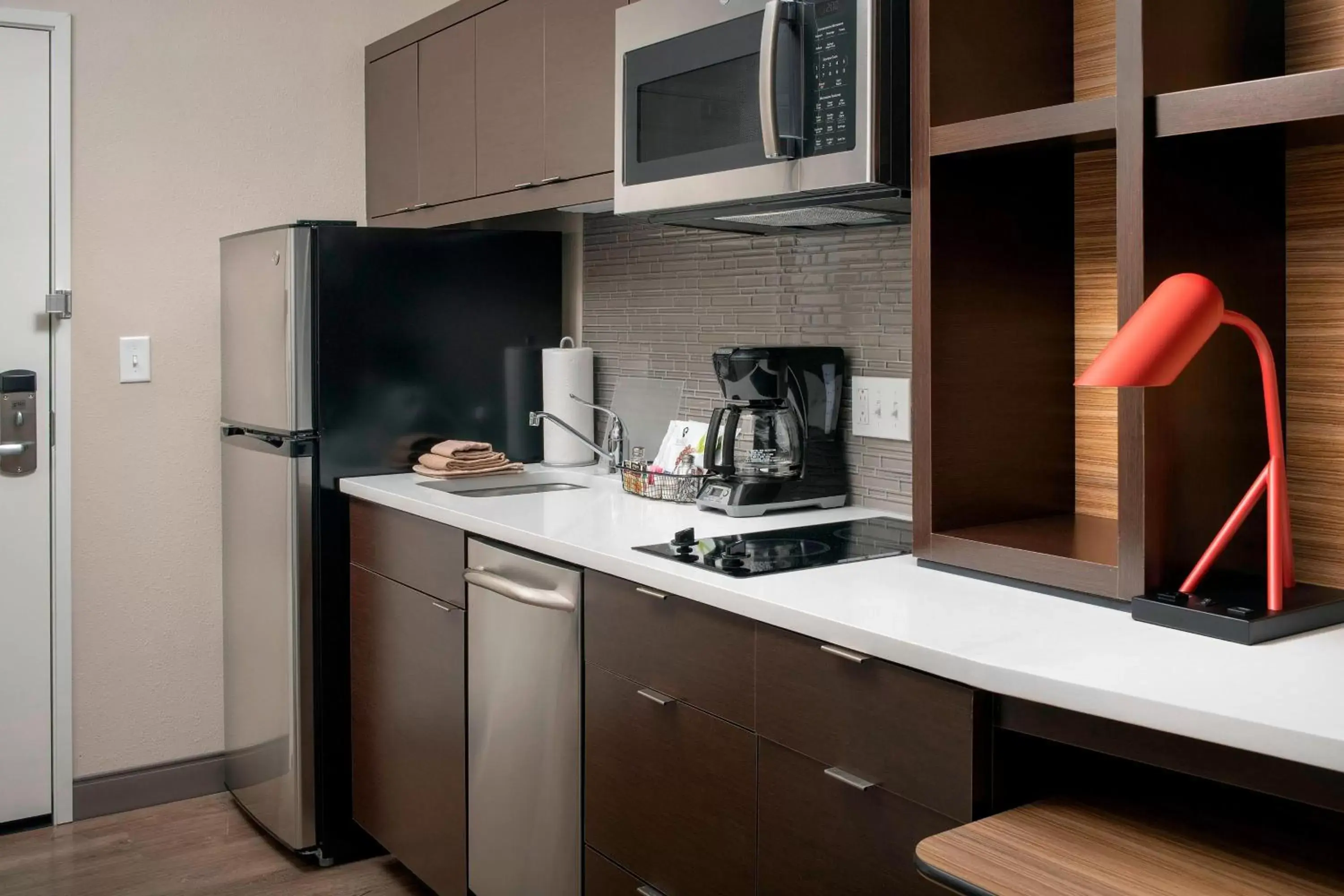 Kitchen or kitchenette, Kitchen/Kitchenette in TownePlace Suites by Marriott College Park