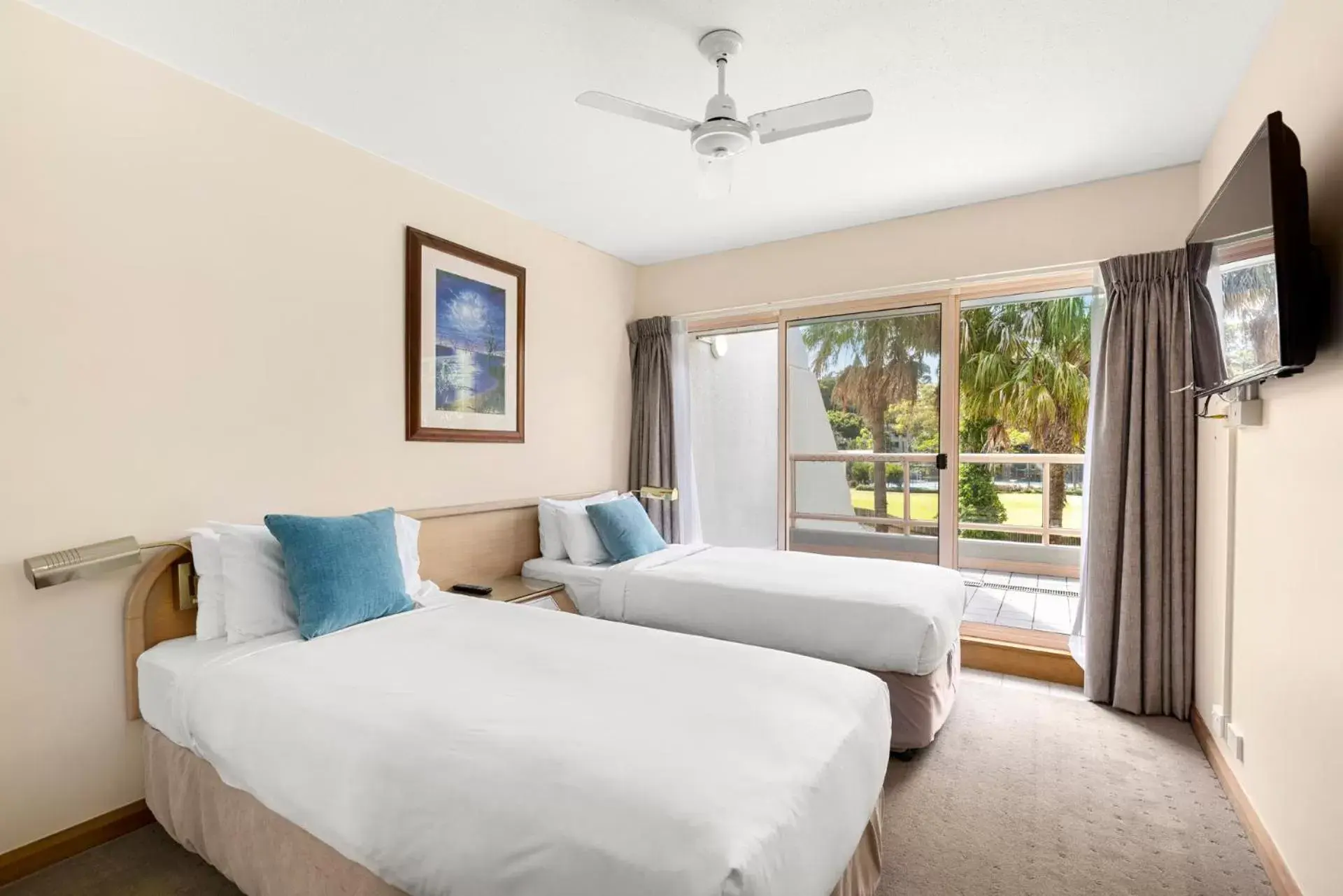 Bedroom, Bed in Charlesworth Bay Beach Resort