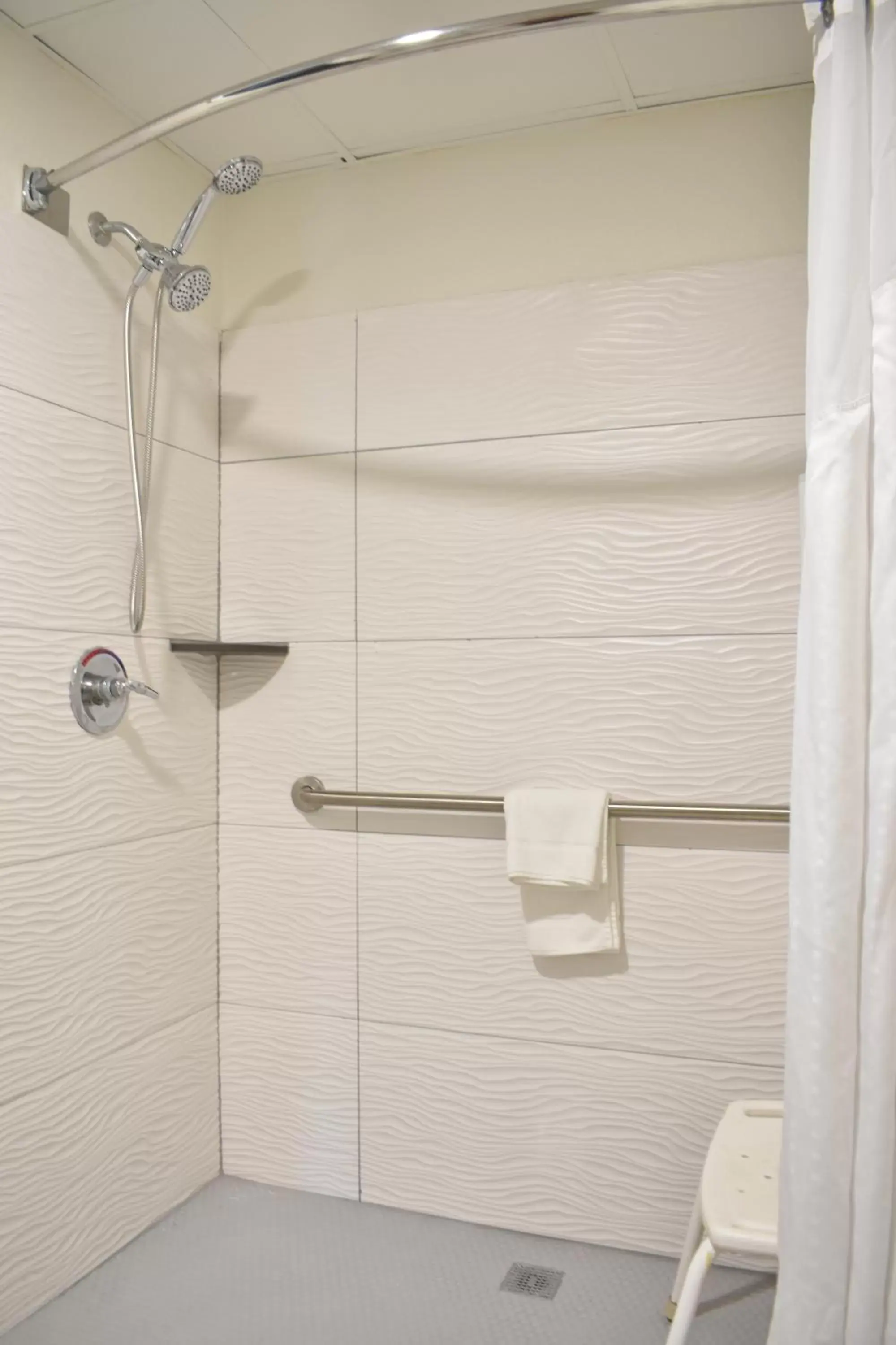 Shower, Bathroom in Clarion Pointe Vidalia - Lyons West