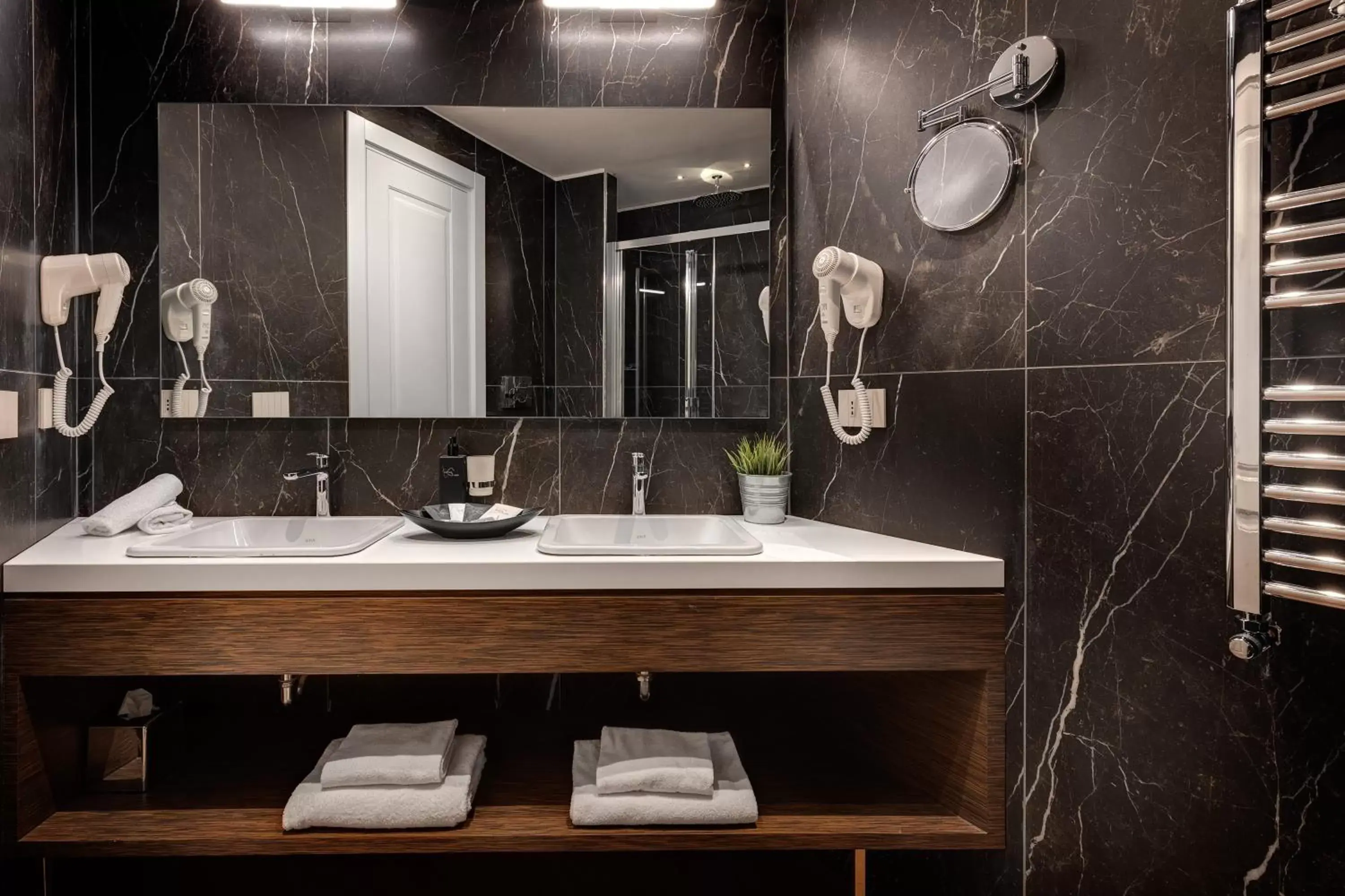 Bathroom in Rome Art Hotel - Gruppo Trevi Hotels
