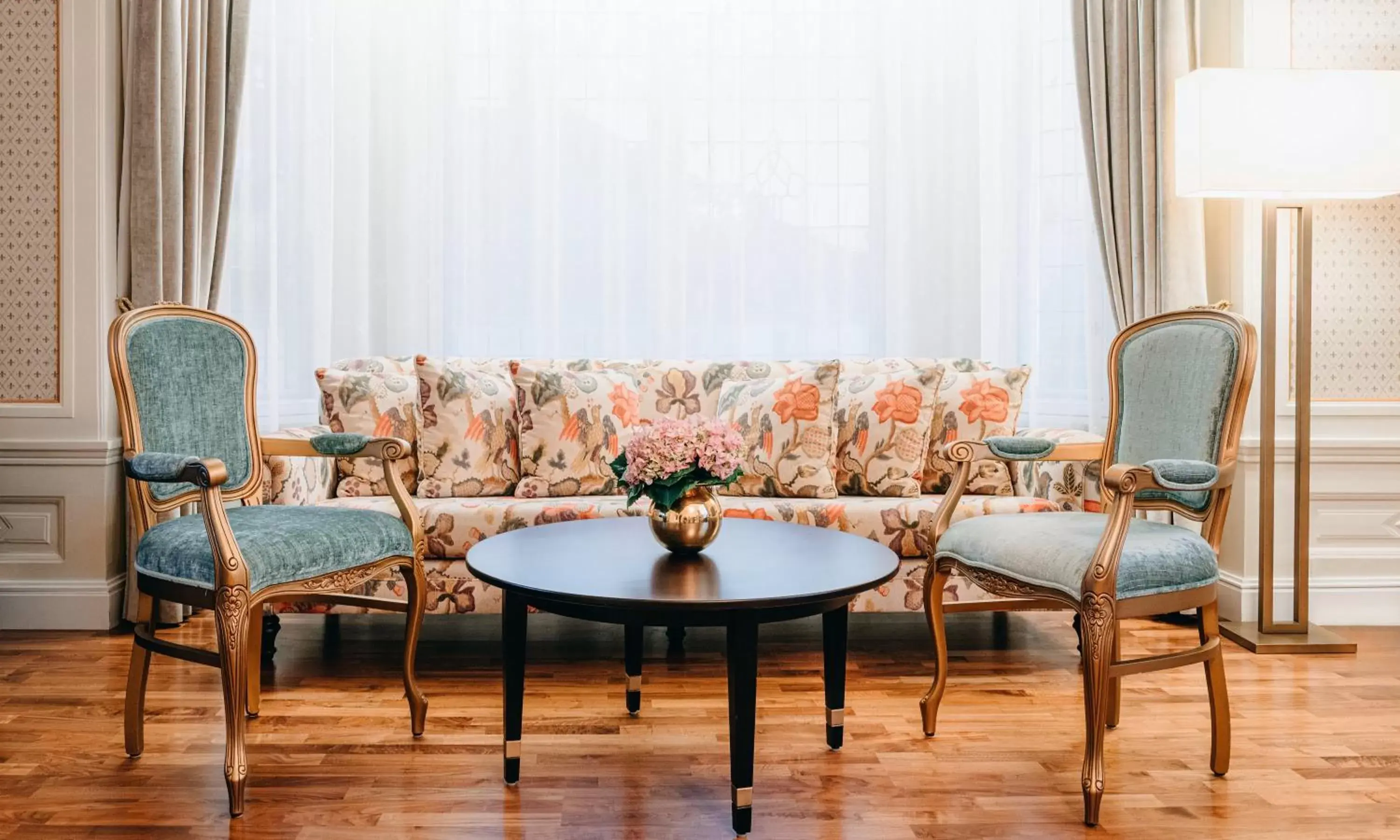 Seating Area in Hotel Bristol