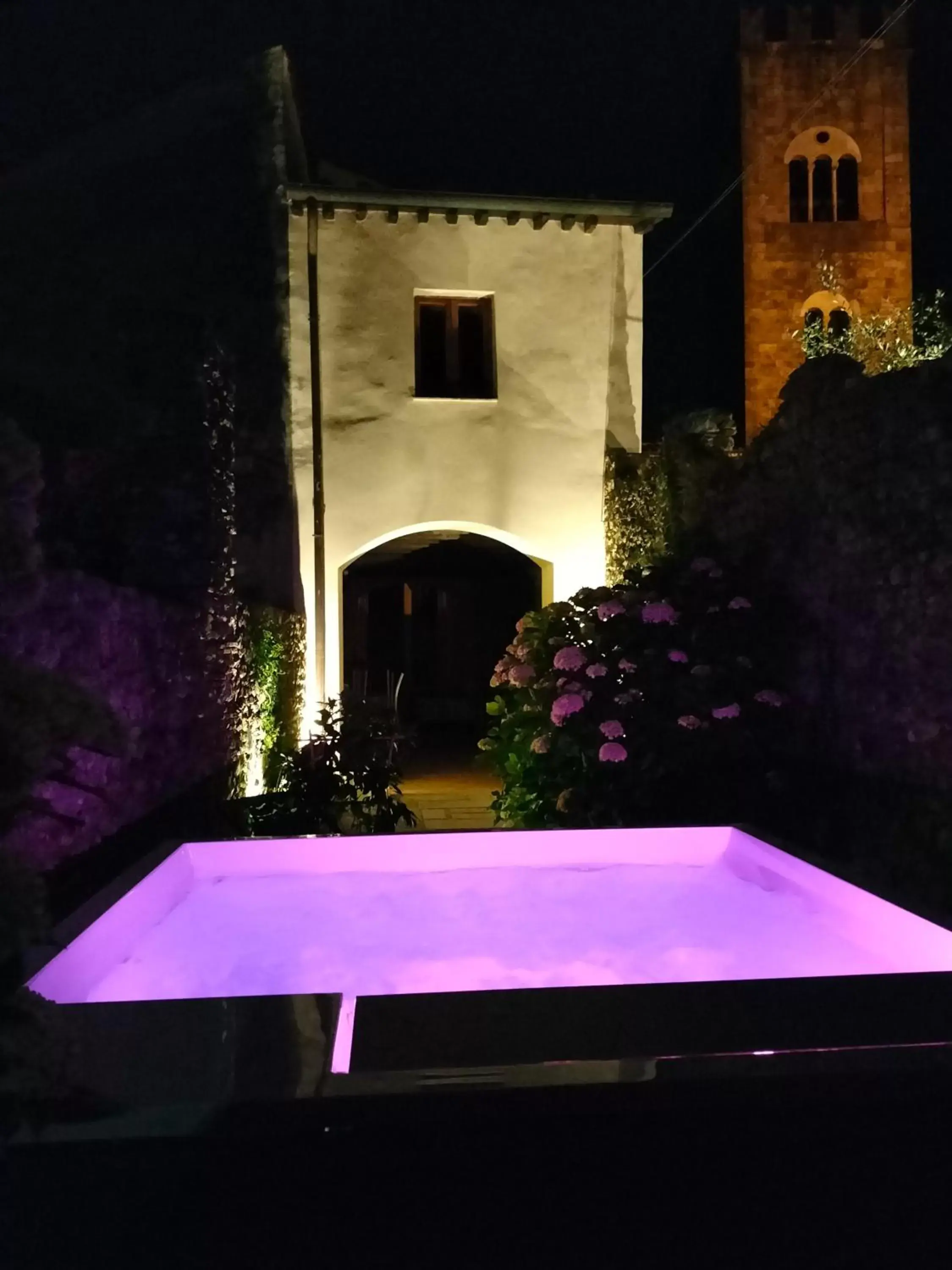 Hot Tub, Property Building in Badia Giulia Prestigious Historical B&B