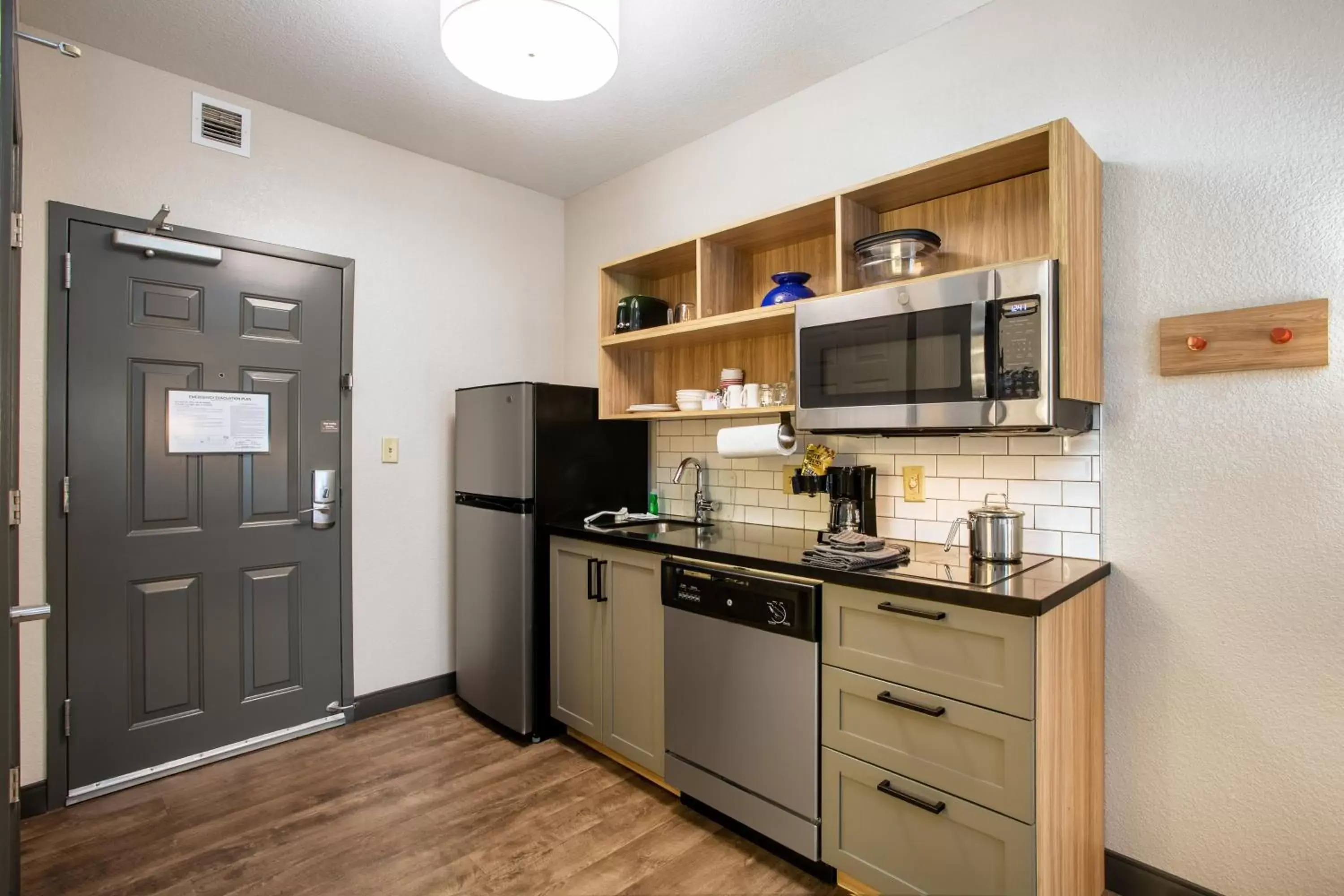 Bedroom, Kitchen/Kitchenette in Candlewood Suites Apex Raleigh Area, an IHG Hotel