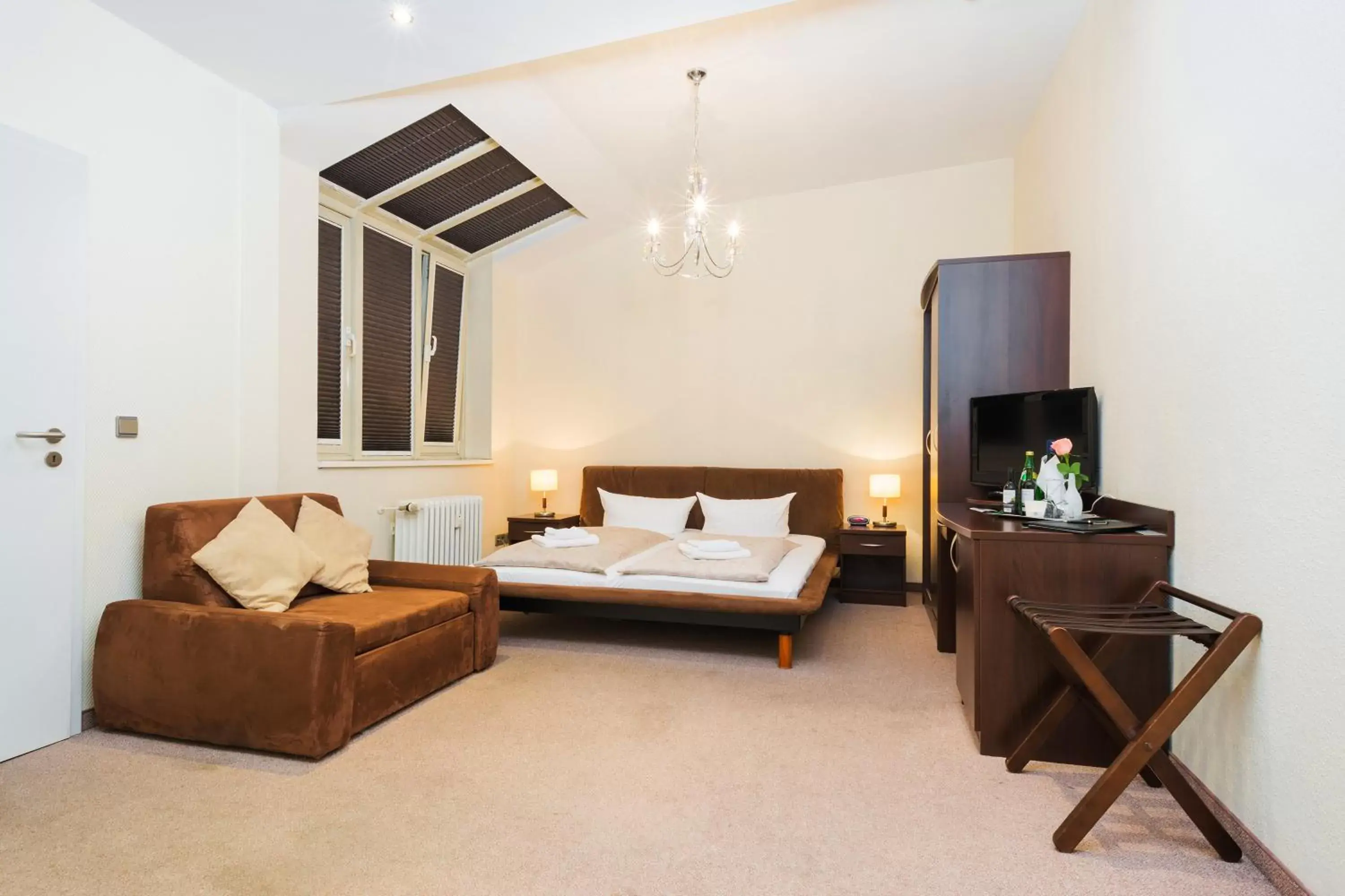 Family Apartment in Upper Room Hotel Kurfürstendamm Family Apartment in Upper Room Hotel Kurfürstendamm