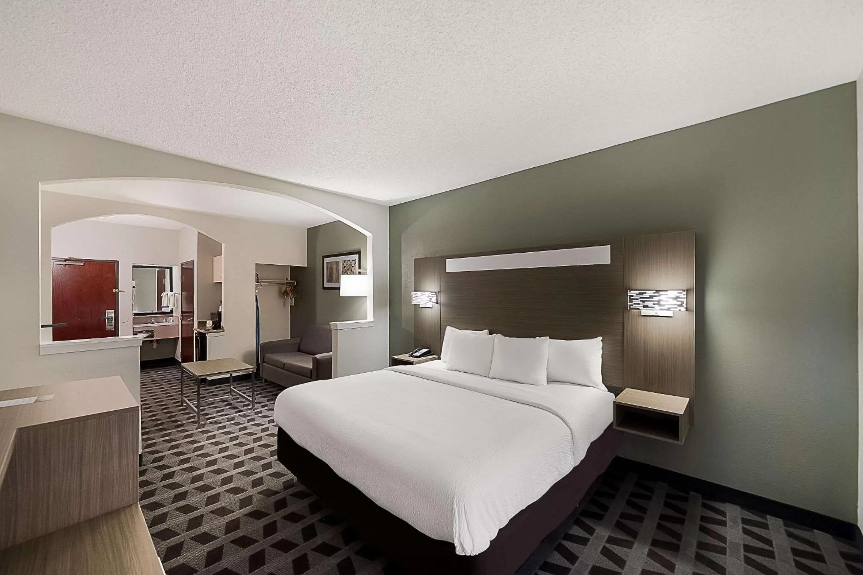 Bedroom, Bed in Quality Inn & Suites Irving DFW Airport South