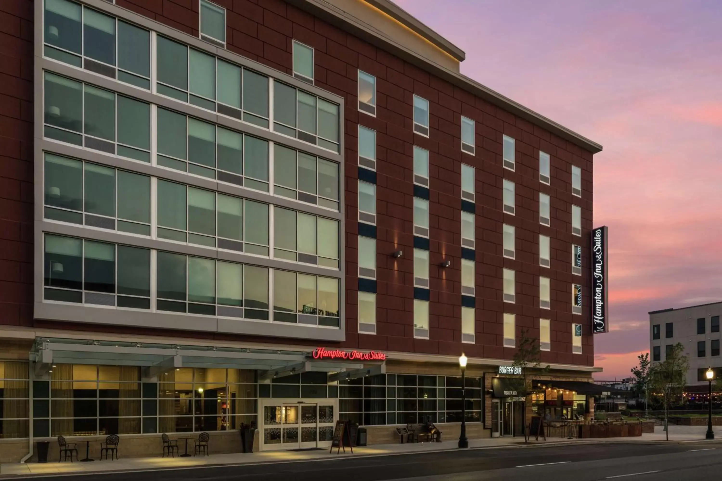 Property Building in Hampton Inn & Suites Fort Wayne Downtown