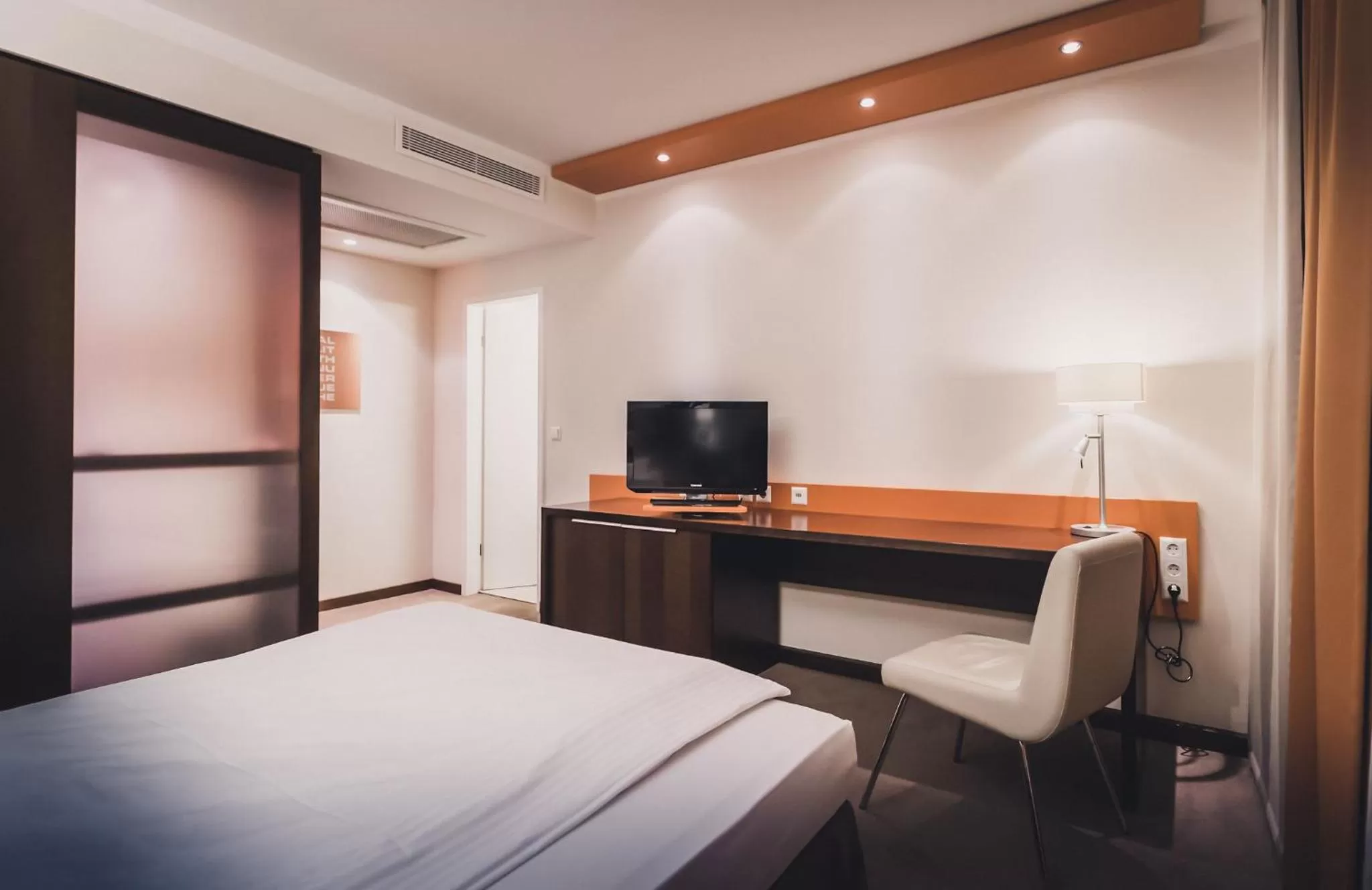 Photo of the whole room, Bed in elaya hotel stuttgart ludwigsburg ehemals Abacco by Rilano