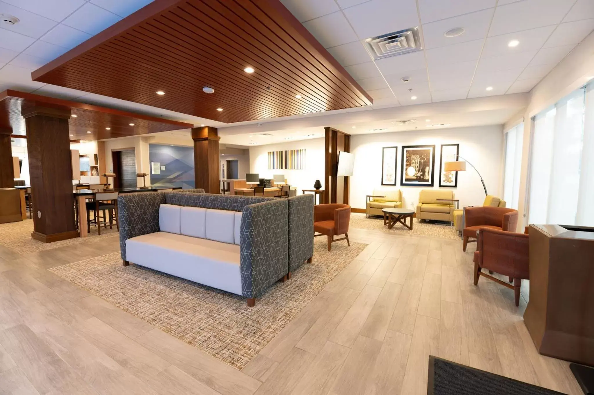 Property building, Lobby/Reception in Holiday Inn Express & Suites Dayton East - Beavercreek