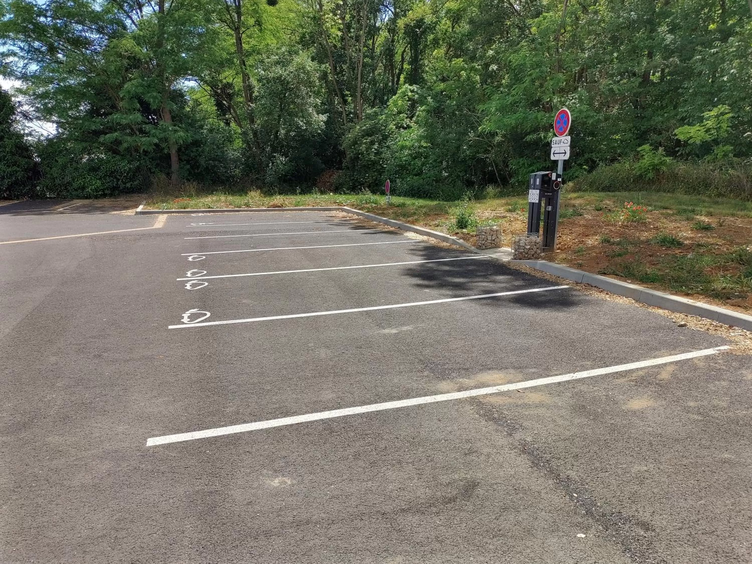 Parking in Fasthotel Well Inn Mâcon sud - un hôtel FH Confort