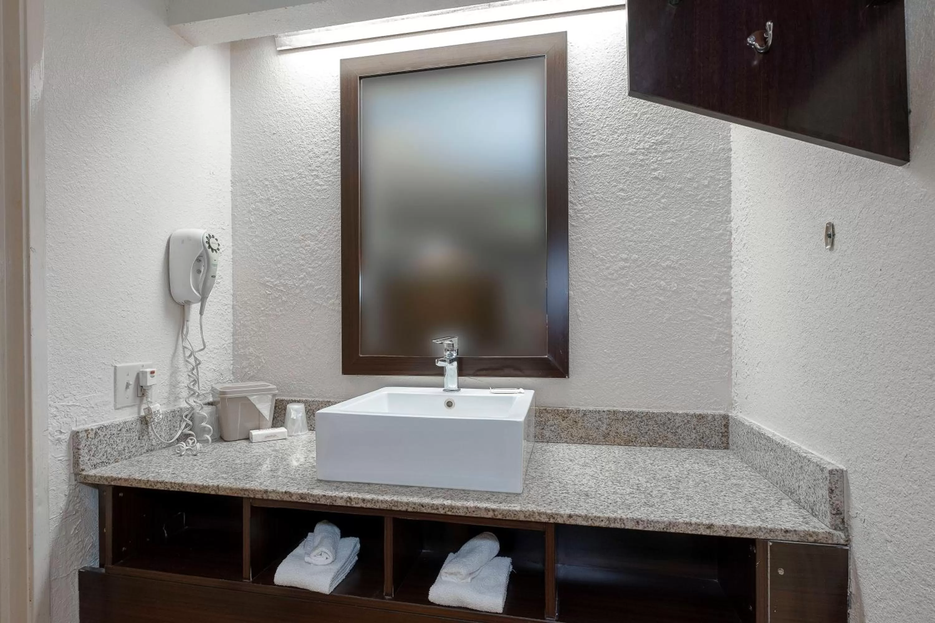 Bathroom in Red Roof Inn Atlanta - Smyrna/Ballpark