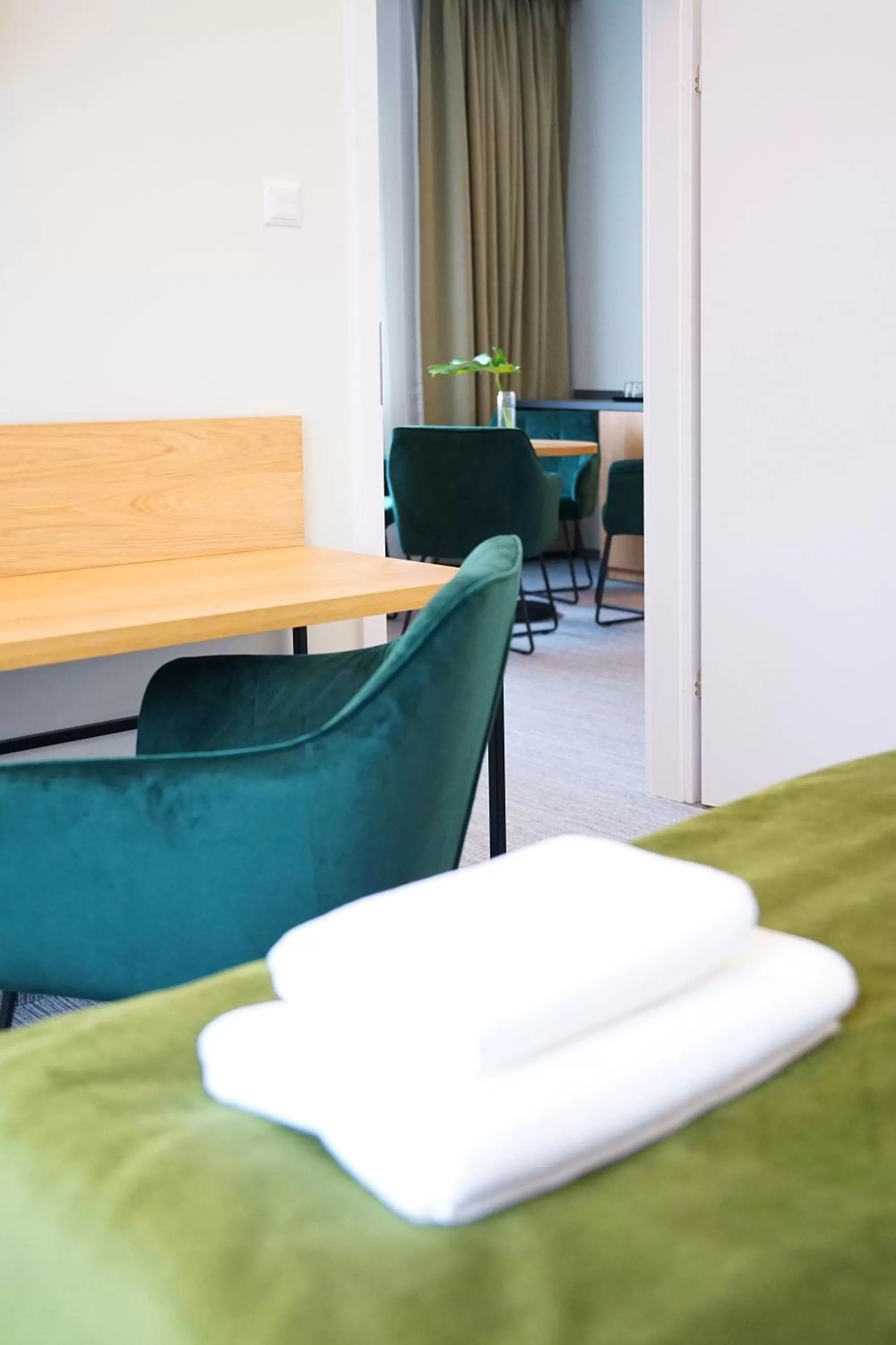 Living room, Bed in FACTORY RESORT wellness & spa