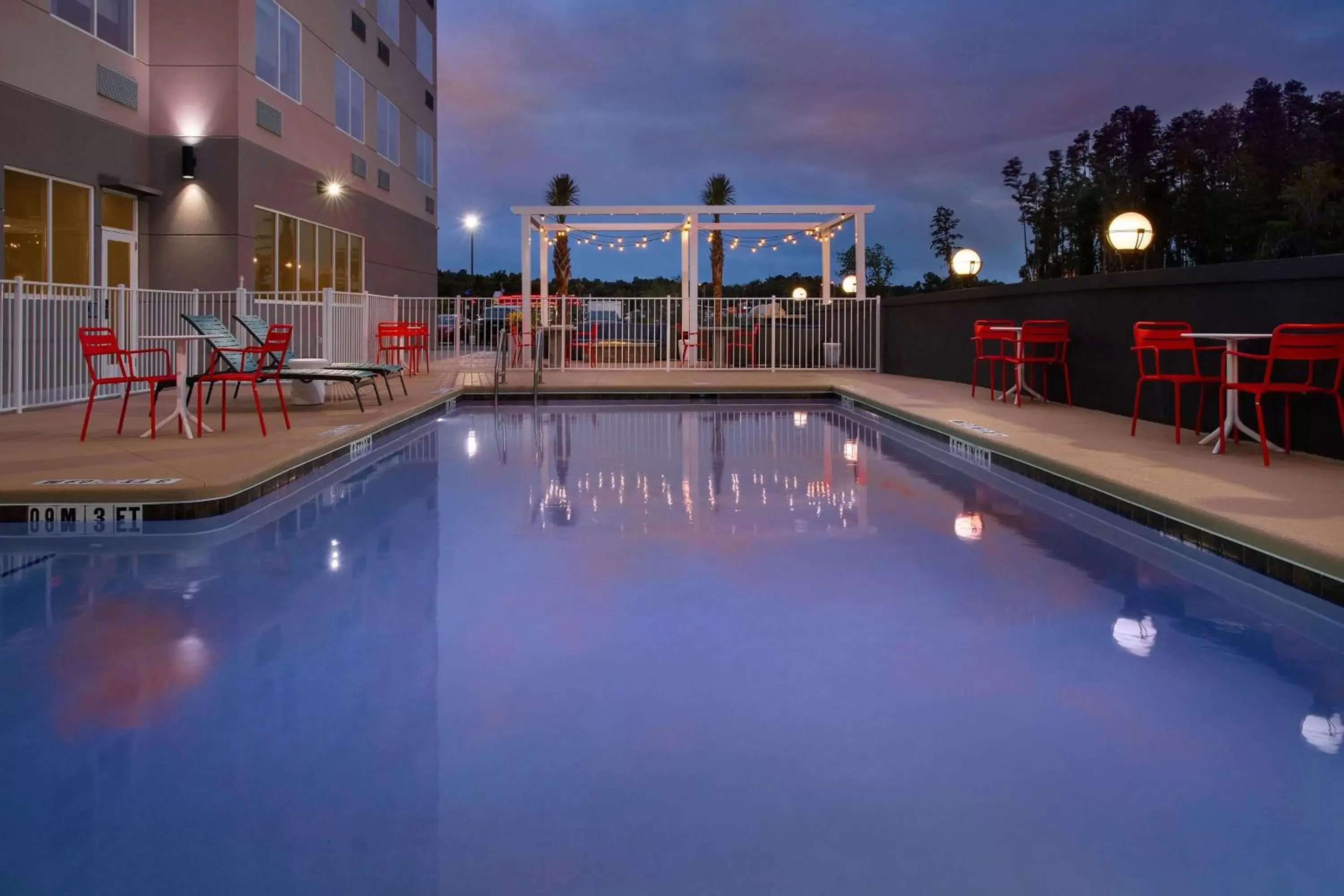 Pool view, Swimming Pool in Tru By Hilton Lake City