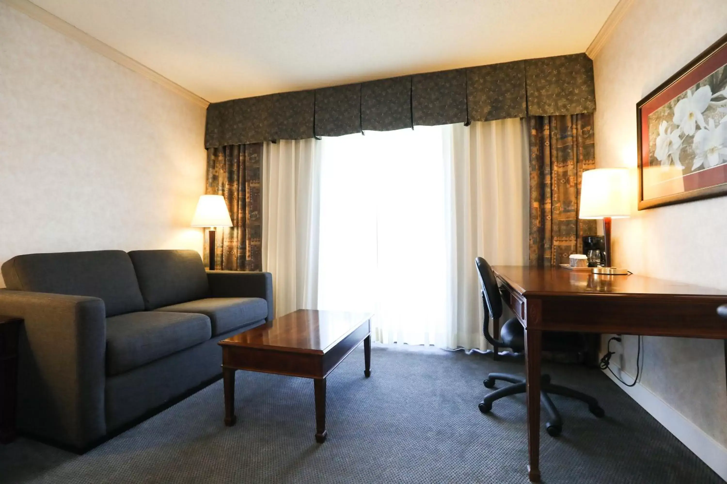 Seating area in Atrium Inn Vancouver