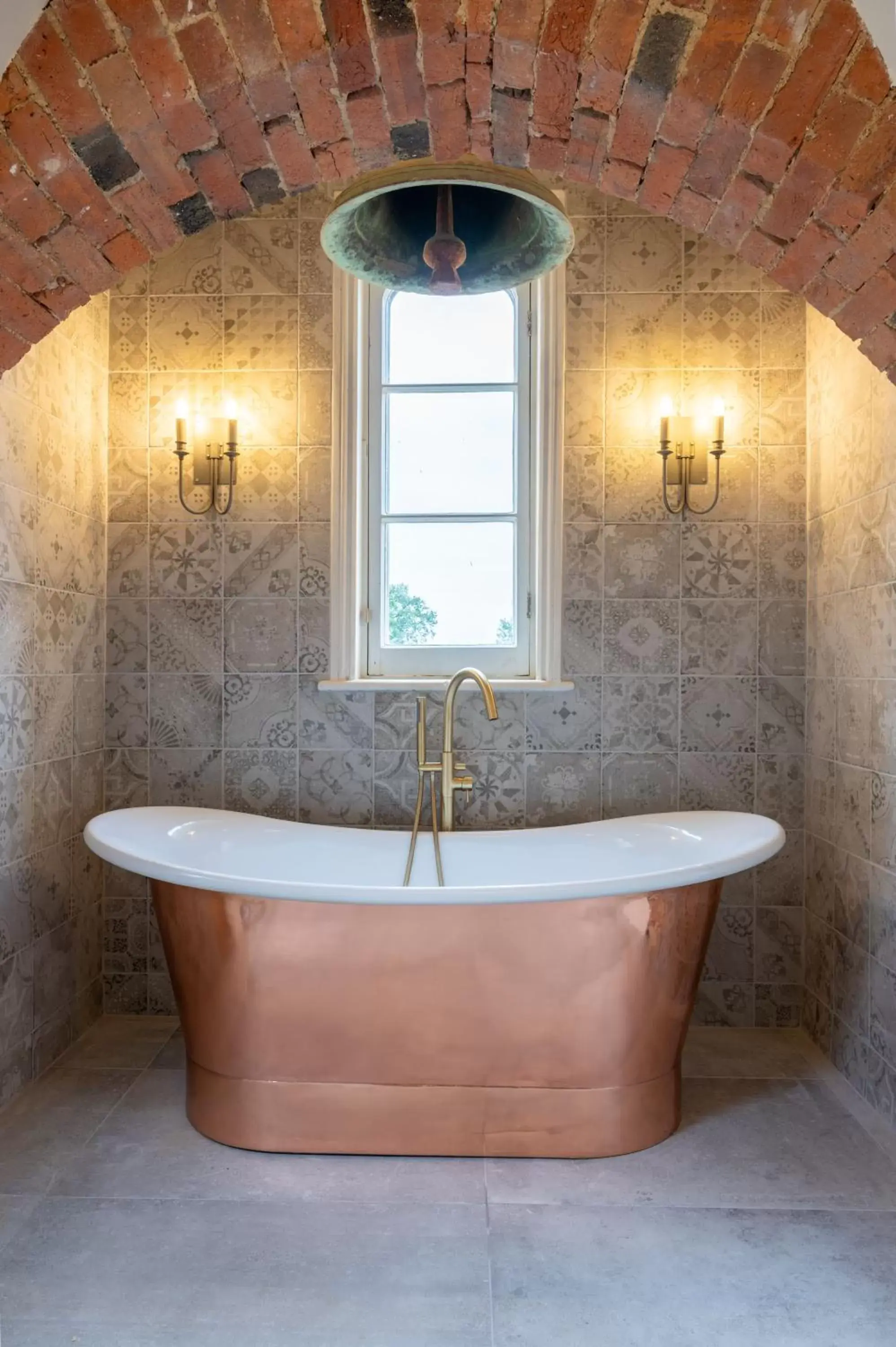 Hot Tub, Bathroom in The Manor Country House Hotel