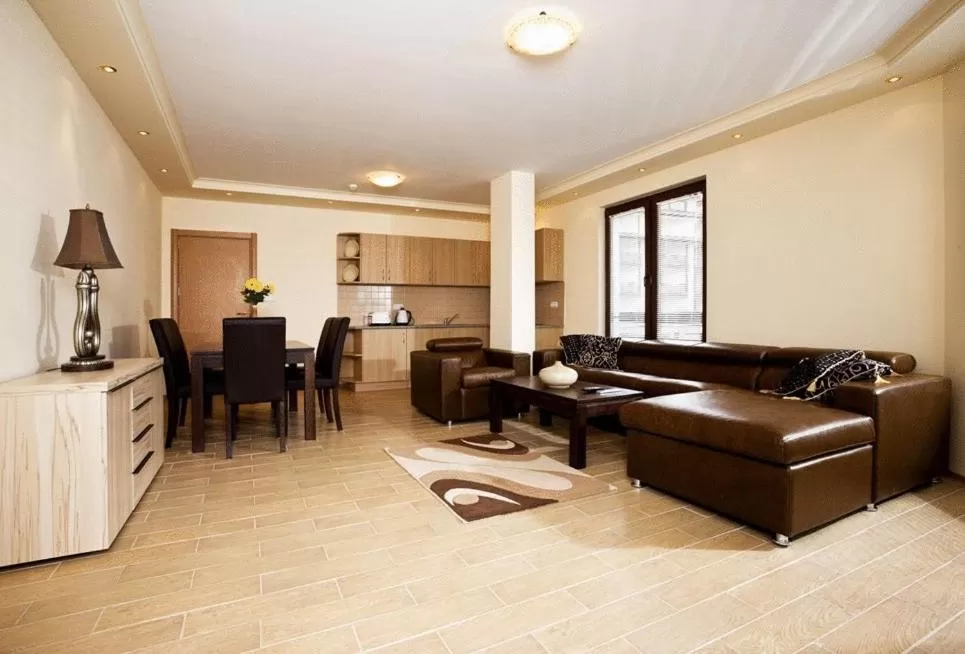 Photo of the whole room in Parklands Hotel & Pool