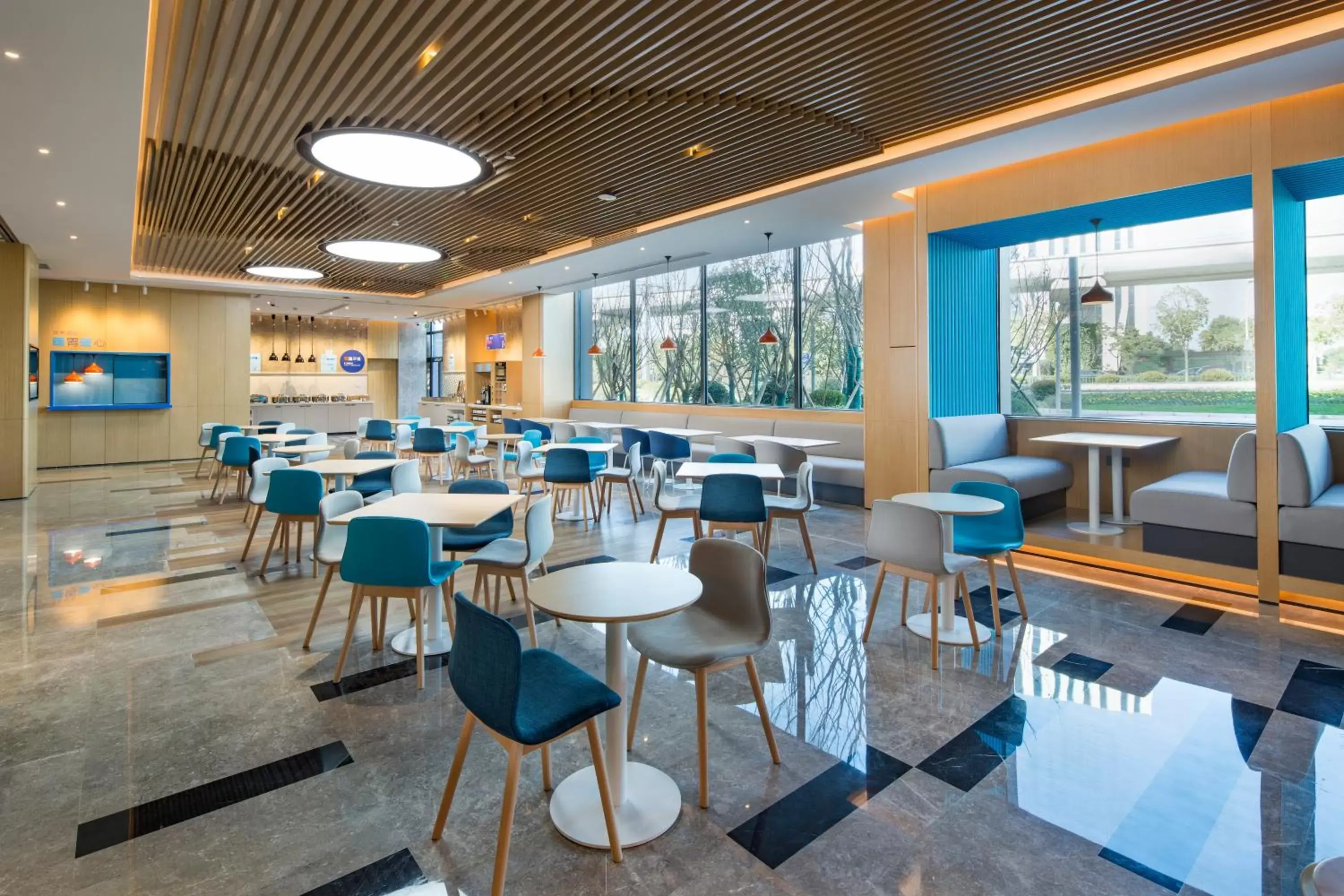 Restaurant/places to eat in Holiday Inn Express Shanghai Kangqiao by IHG Restaurant/places to eat in Holiday Inn Express Shanghai Kangqiao by IHG