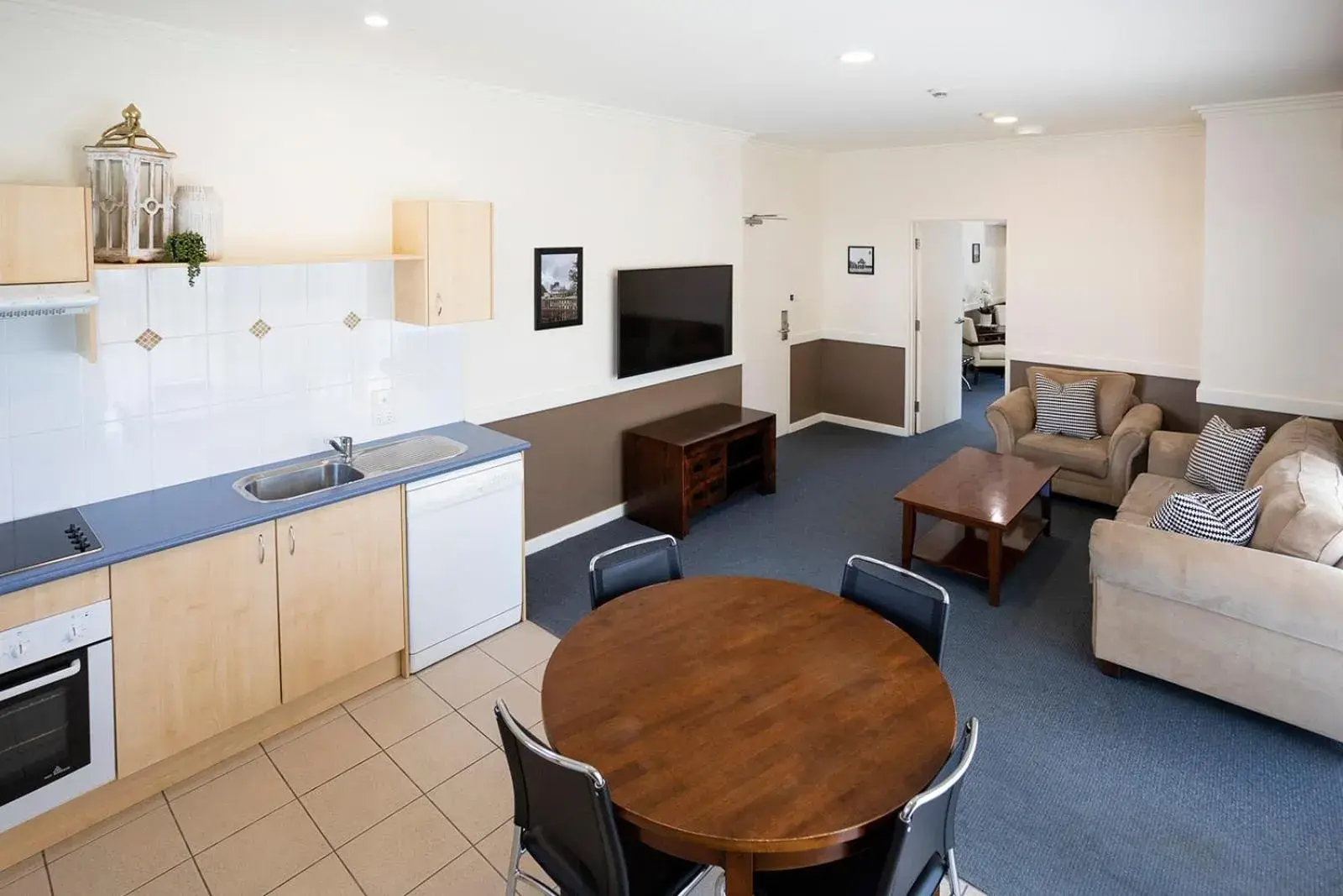 TV and multimedia, Kitchen/Kitchenette in Hawkesbury Race Club Motel