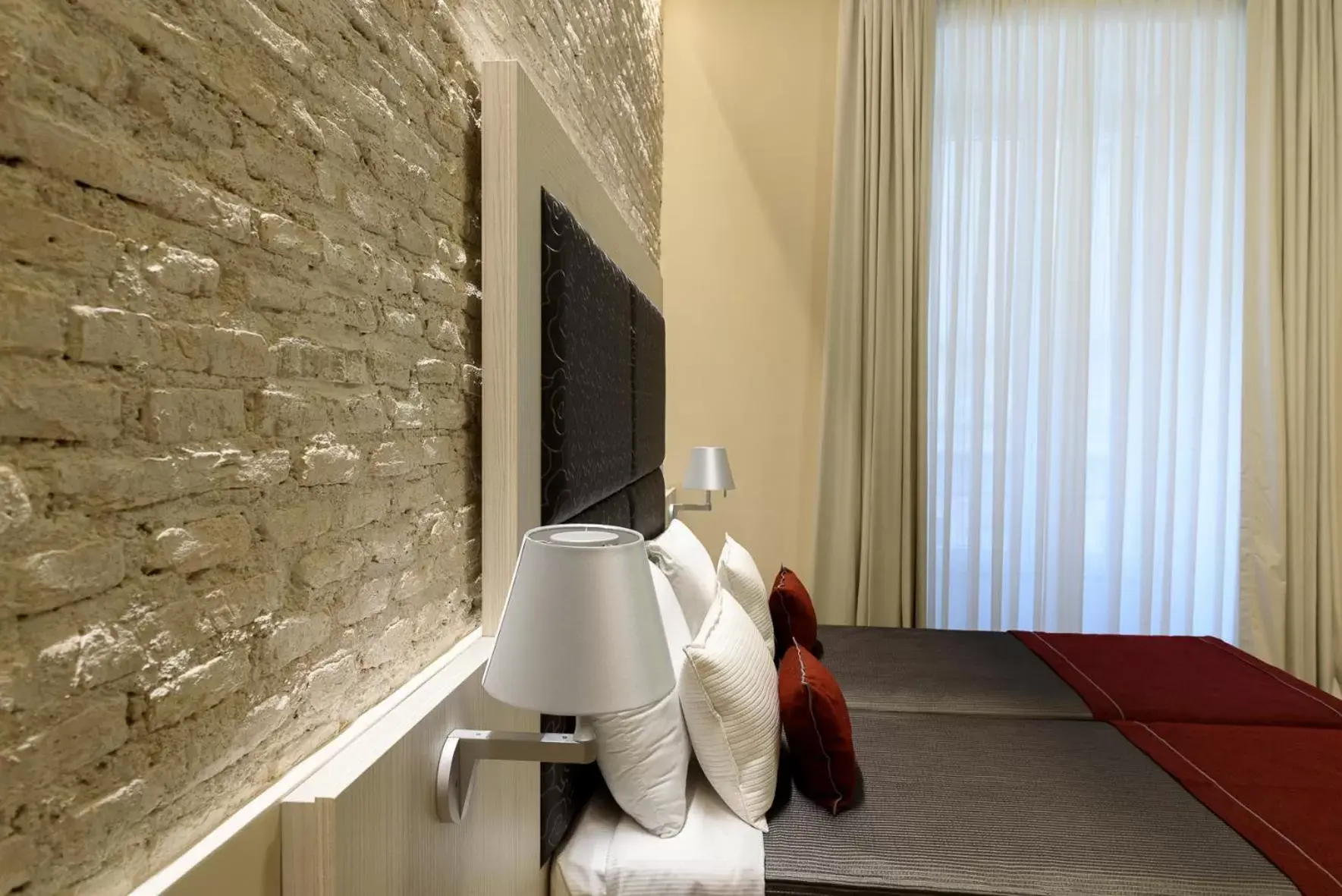 Bed, TV/Entertainment Center in Navona Luxury Guesthouse