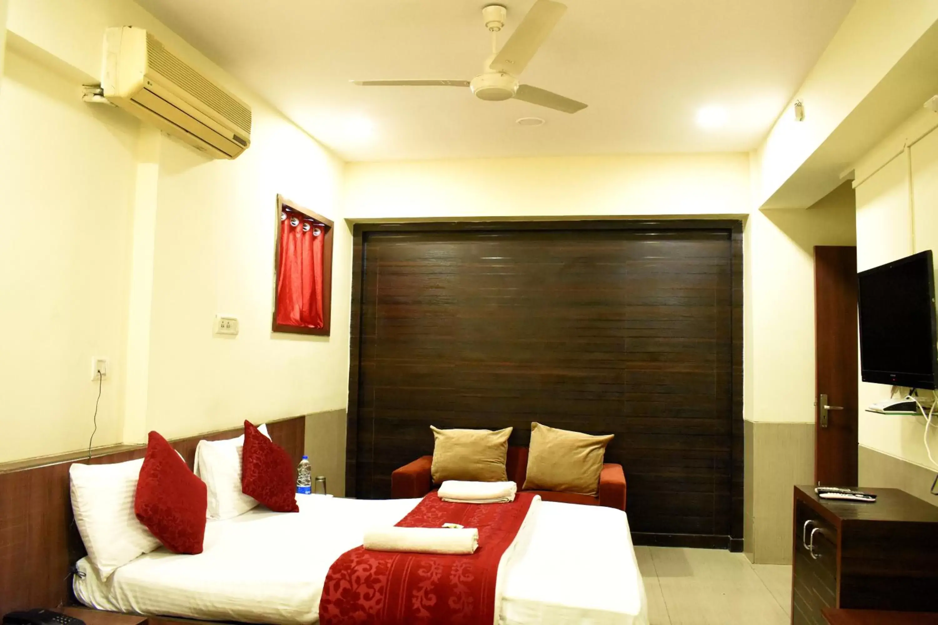 Bed in Sai Sharan Stay Inn- Near MIDC Turbhe Navi Mumbai