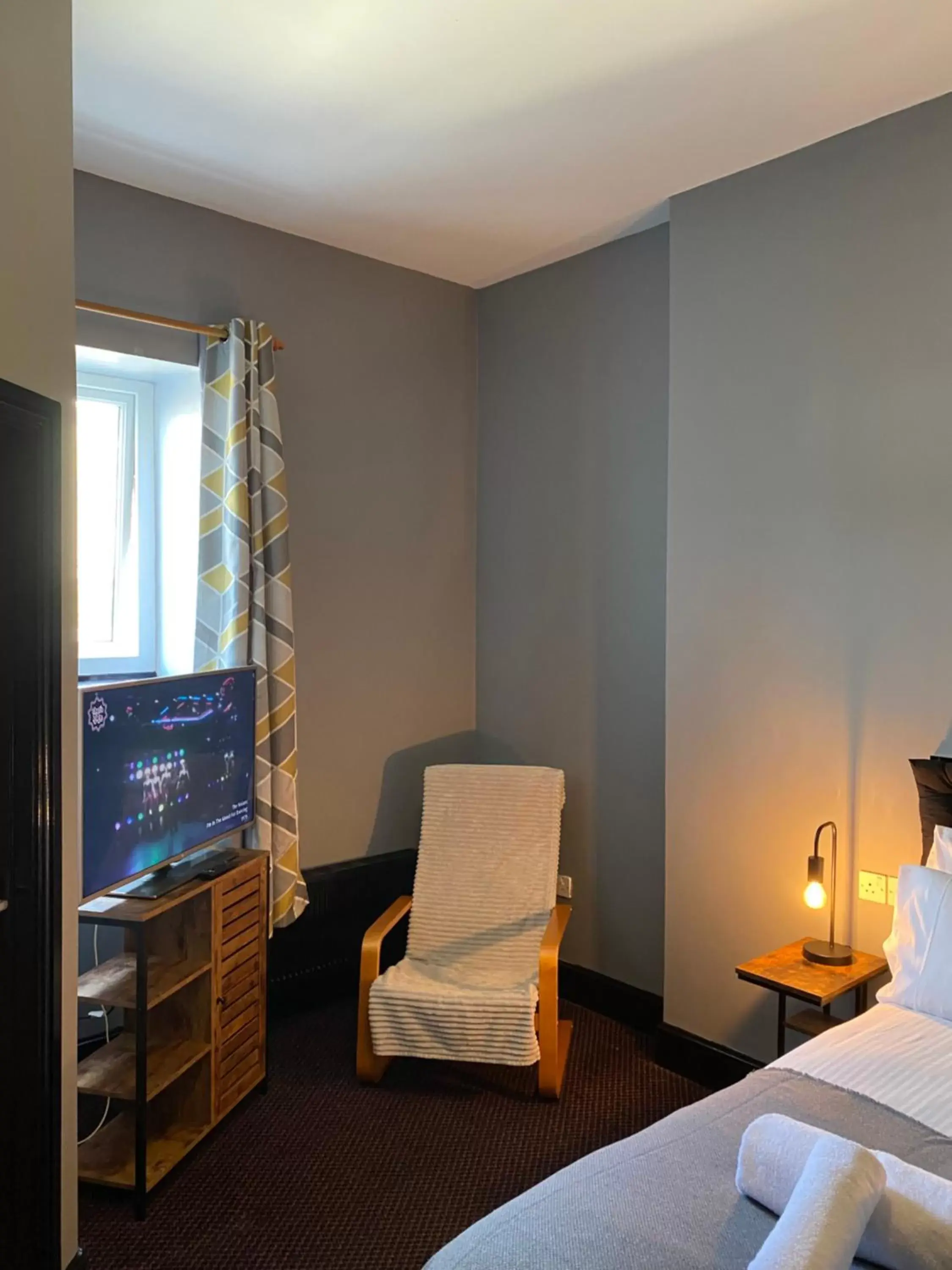 Communal lounge/ TV room, TV/Entertainment Center in Bay view rooms at Mentone Hotel