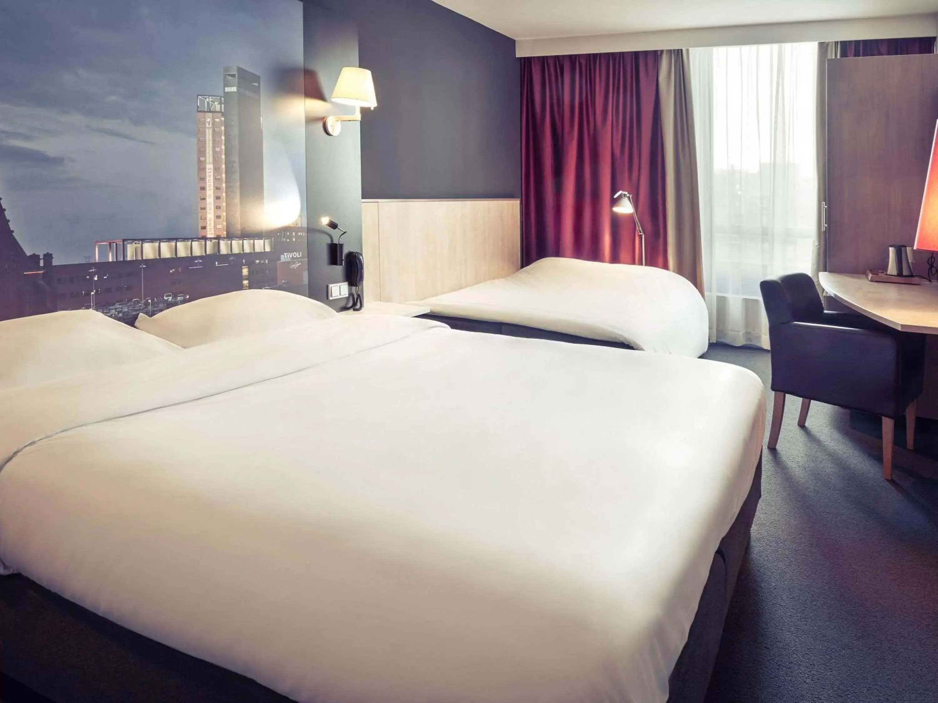 Photo of the whole room, Bed in Mercure Hotel Tilburg Centrum