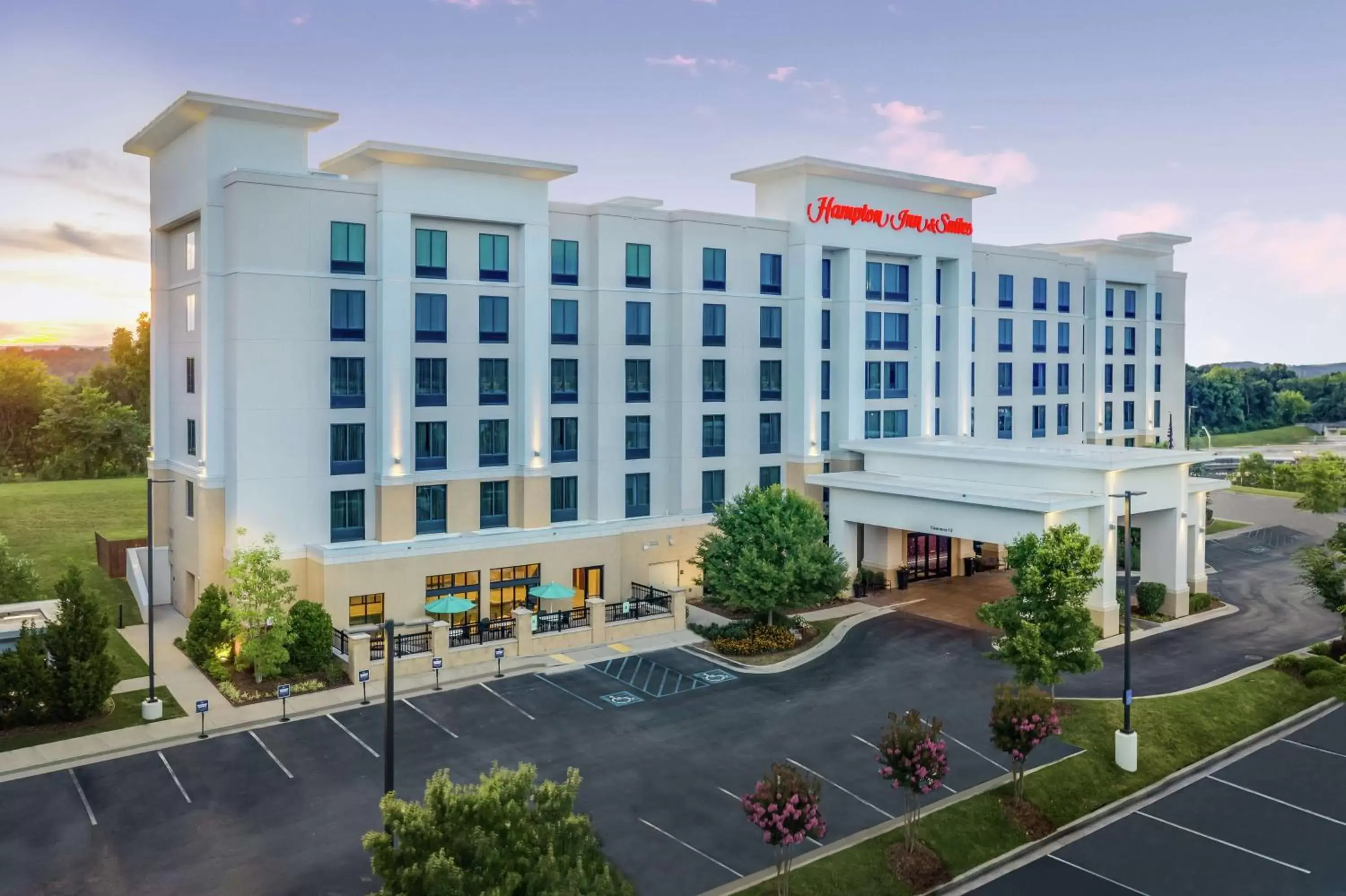 Property Building in Hampton Inn & Suites Chattanooga/Hamilton Place