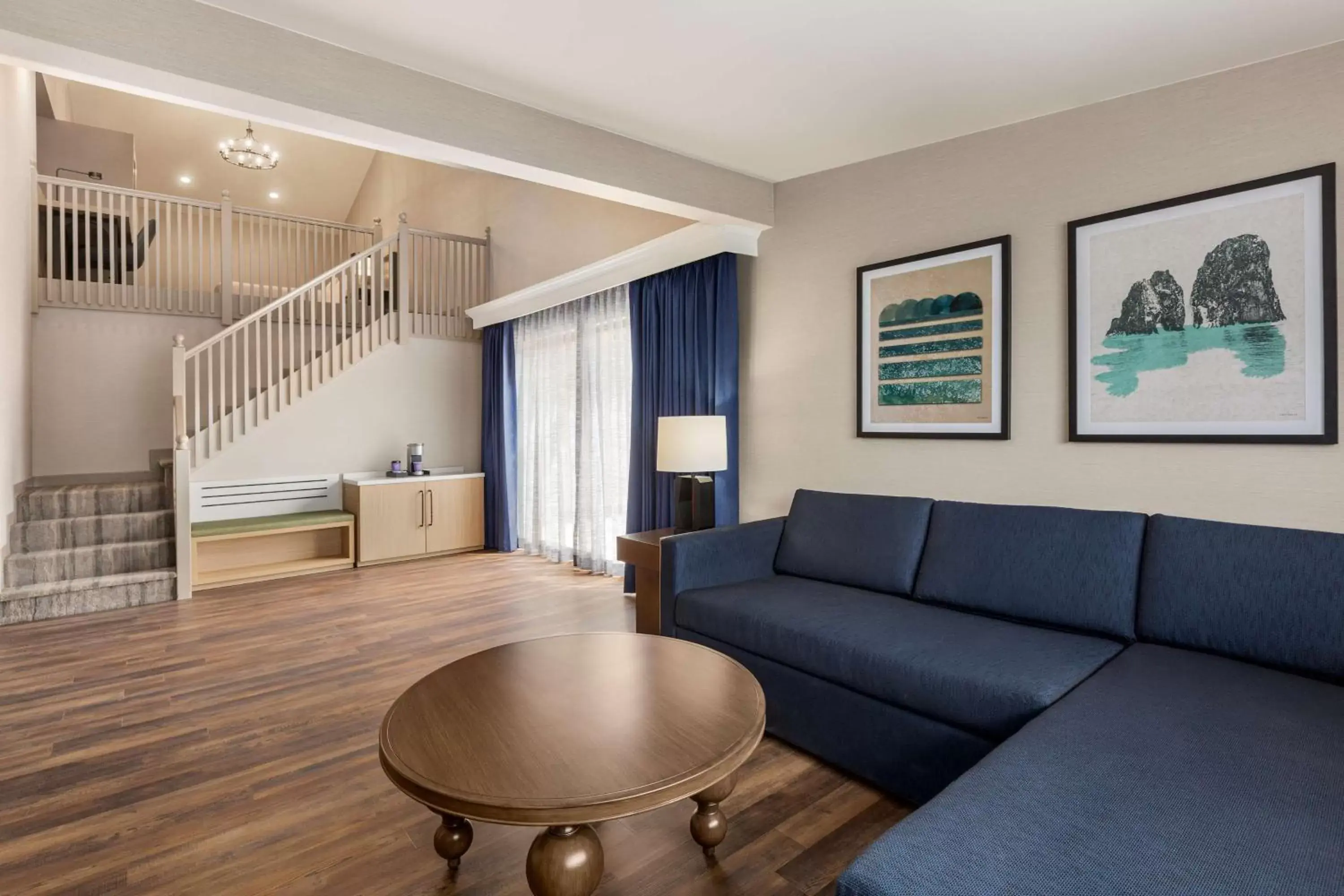 Living room, Seating Area in Hilton Garden Inn Monterey