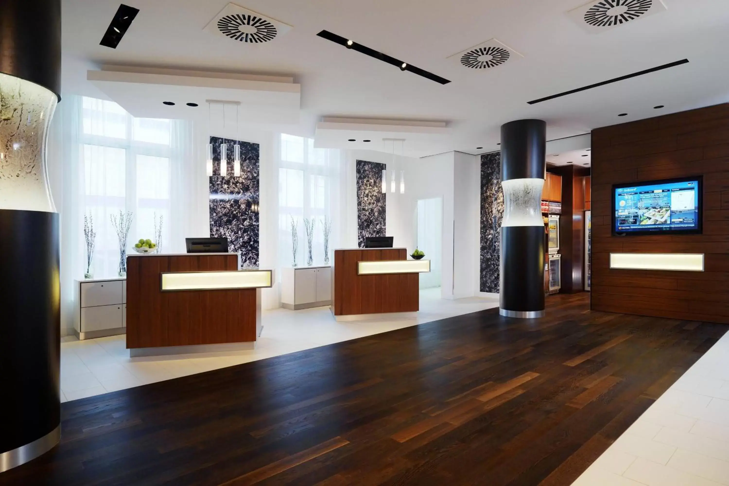 Property building, Lobby/Reception in Courtyard by Marriott Cologne