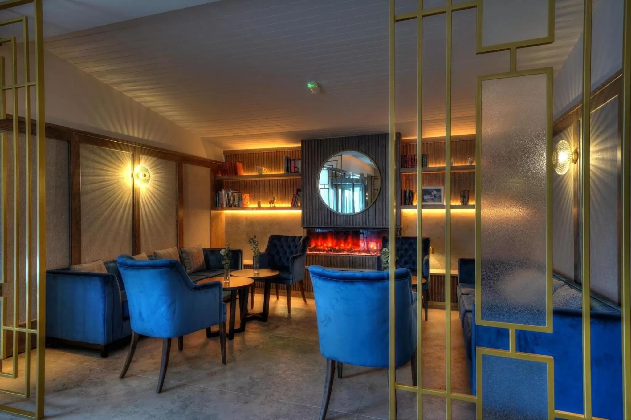 Communal lounge/ TV room in The Parkview Hotel