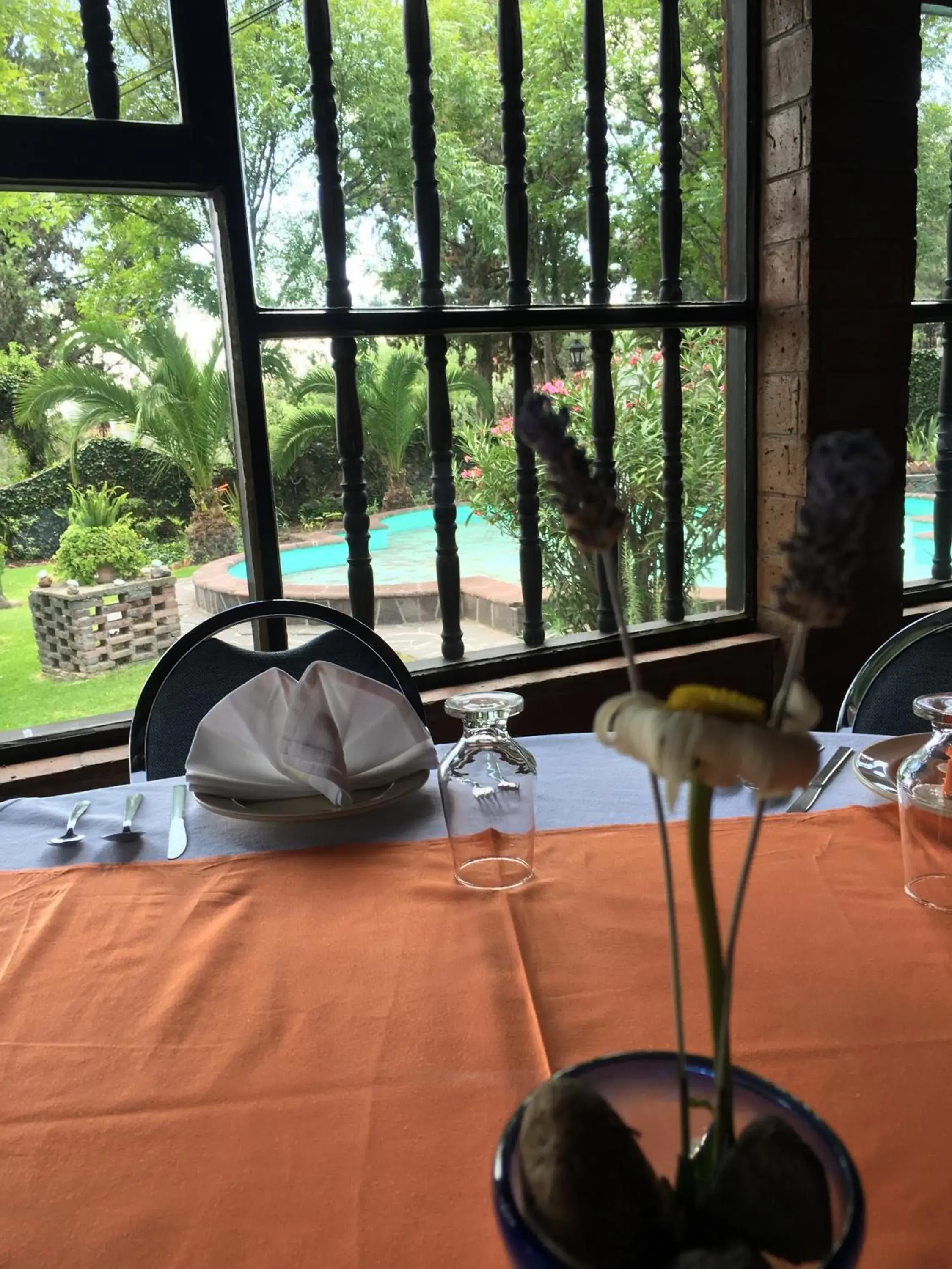 Restaurant/places to eat, Garden View in Rancho Hotel Atascadero