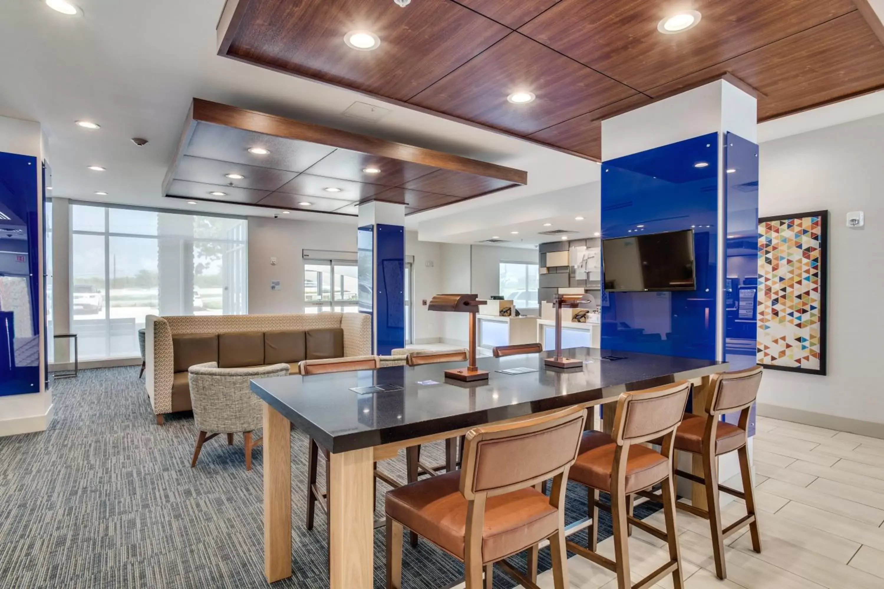 Property building in Holiday Inn Express & Suites - Denton South by IHG Property building in Holiday Inn Express & Suites - Denton South by IHG