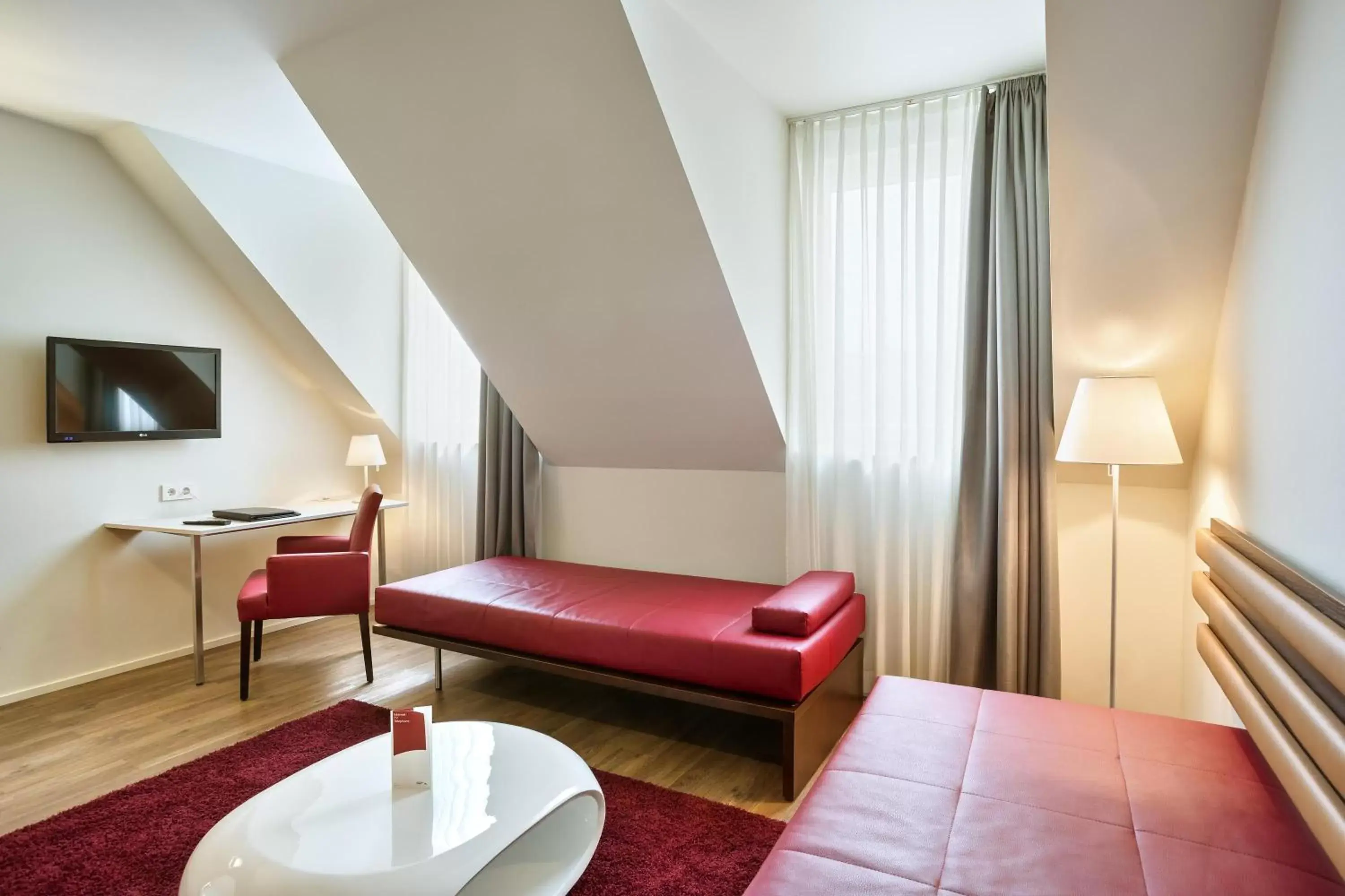 Photo of the whole room, Bed in Austria Trend Hotel beim Theresianum Wien