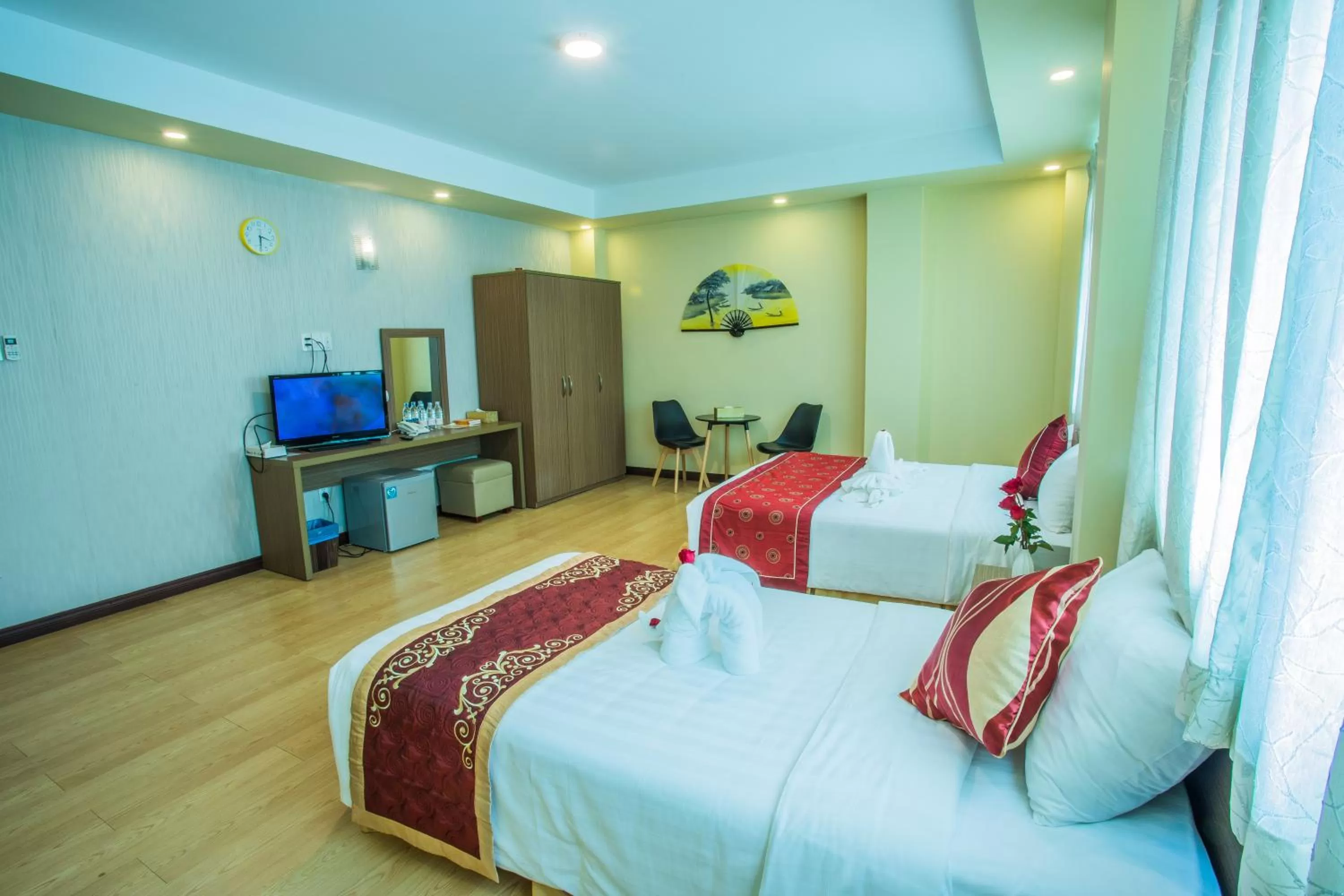 Bathroom, Bed in Golden Gate China Town Hotel