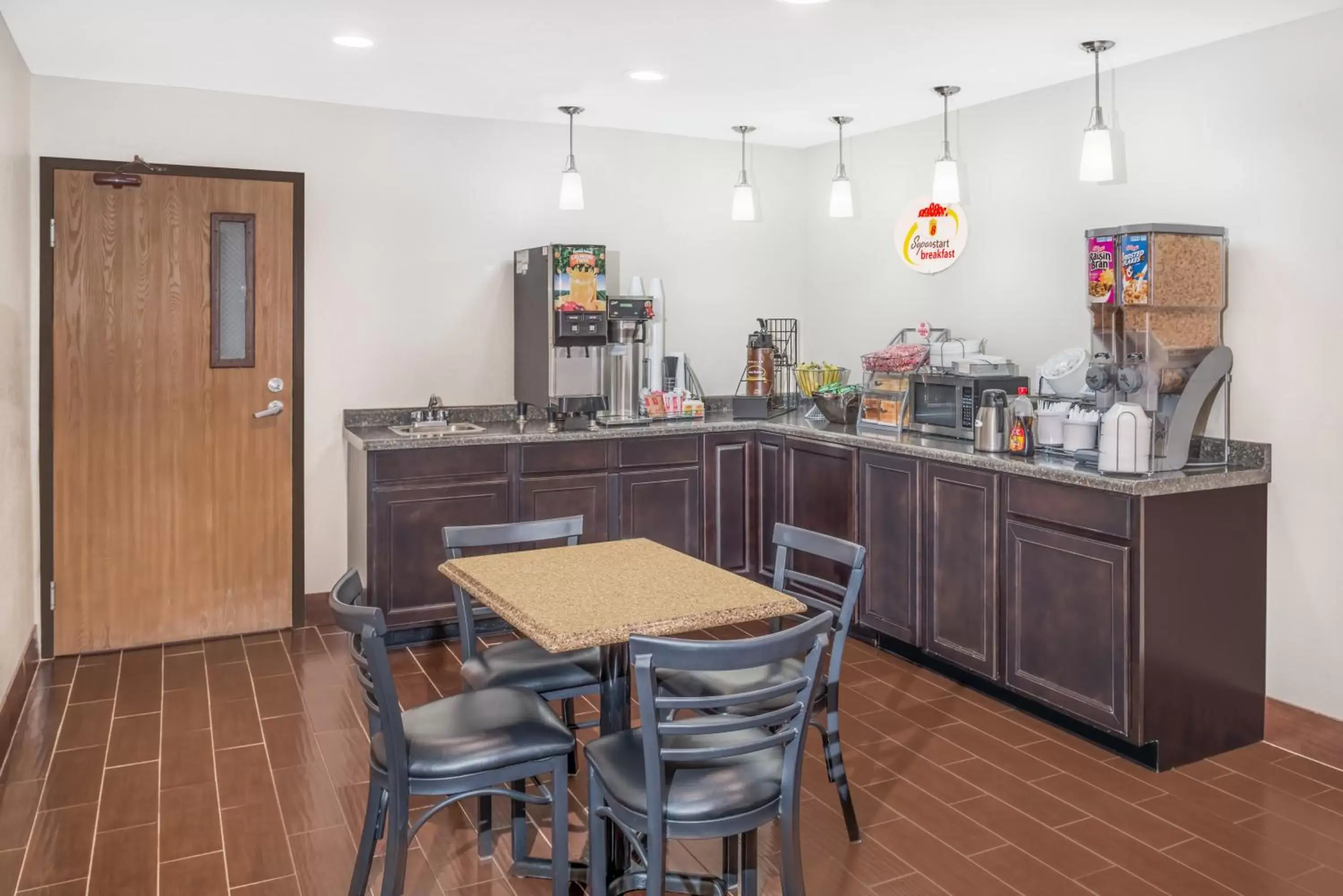 Continental breakfast in Super 8 by Wyndham Marshall Continental breakfast in Super 8 by Wyndham Marshall