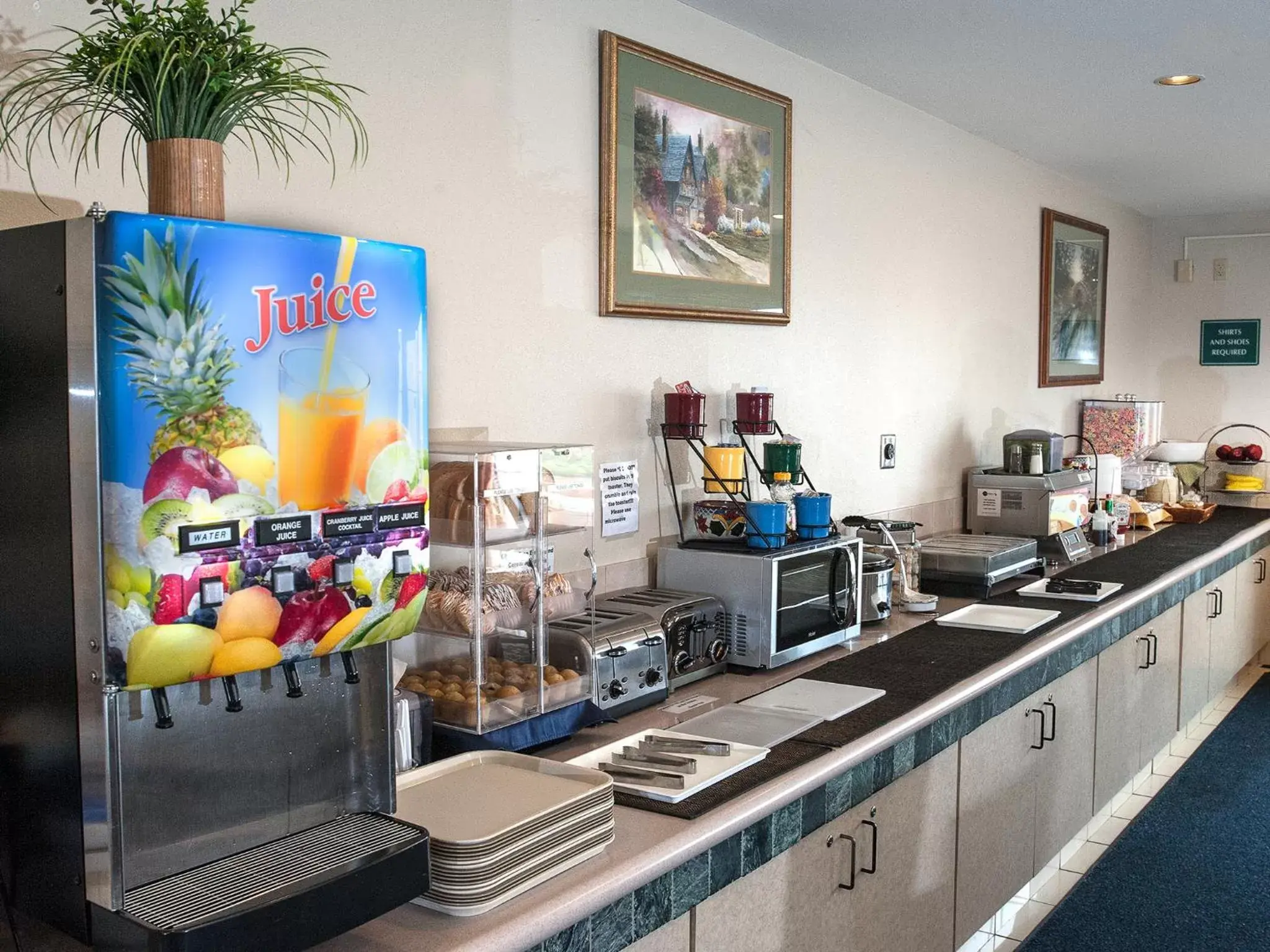 Dining area in SureStay Plus Hotel by Best Western Billings