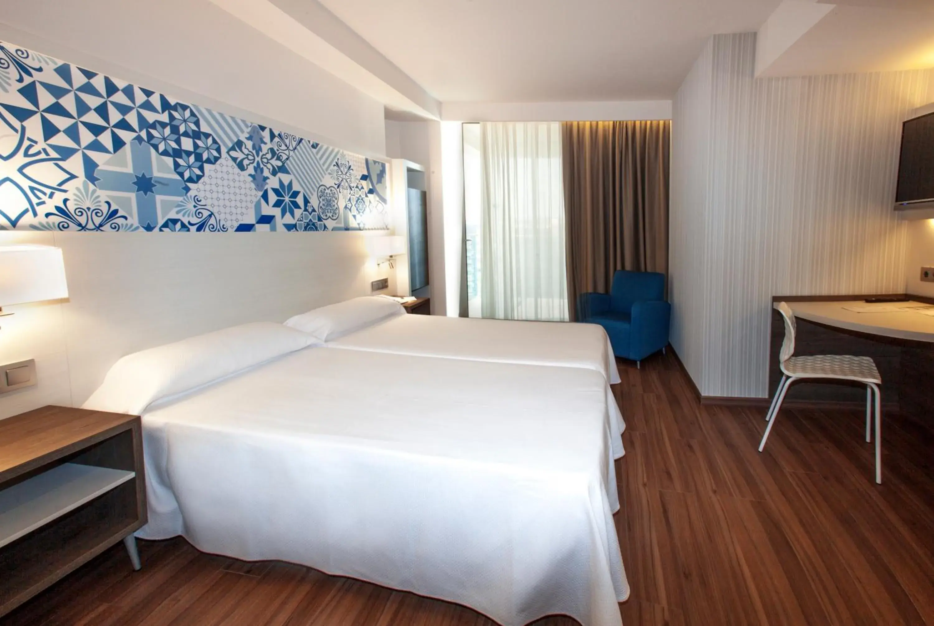 Sea view, Bed in Port Benidorm Hotel & Spa 4* Sup