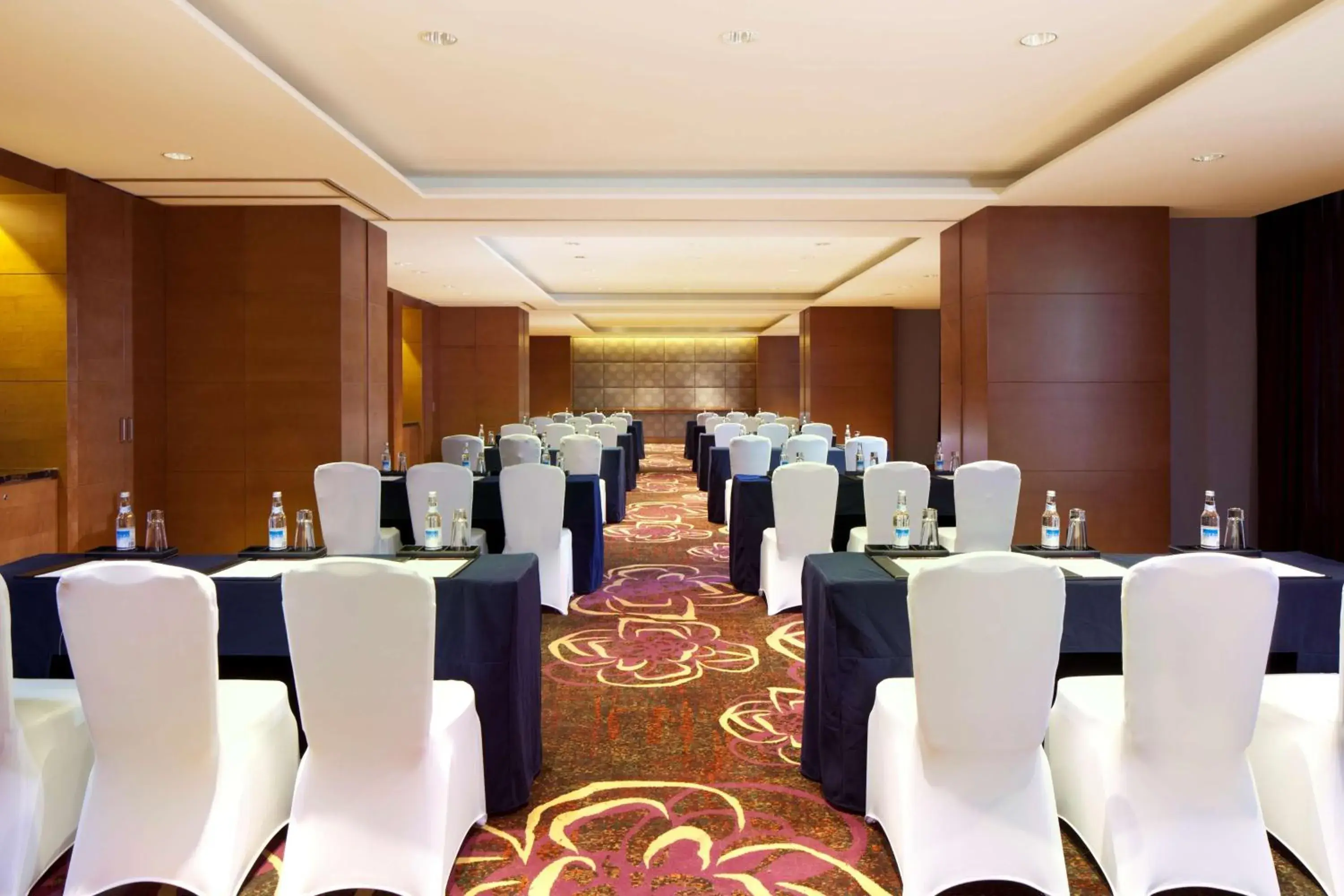 Meeting/conference room in DoubleTree By Hilton Shenyang Hotel