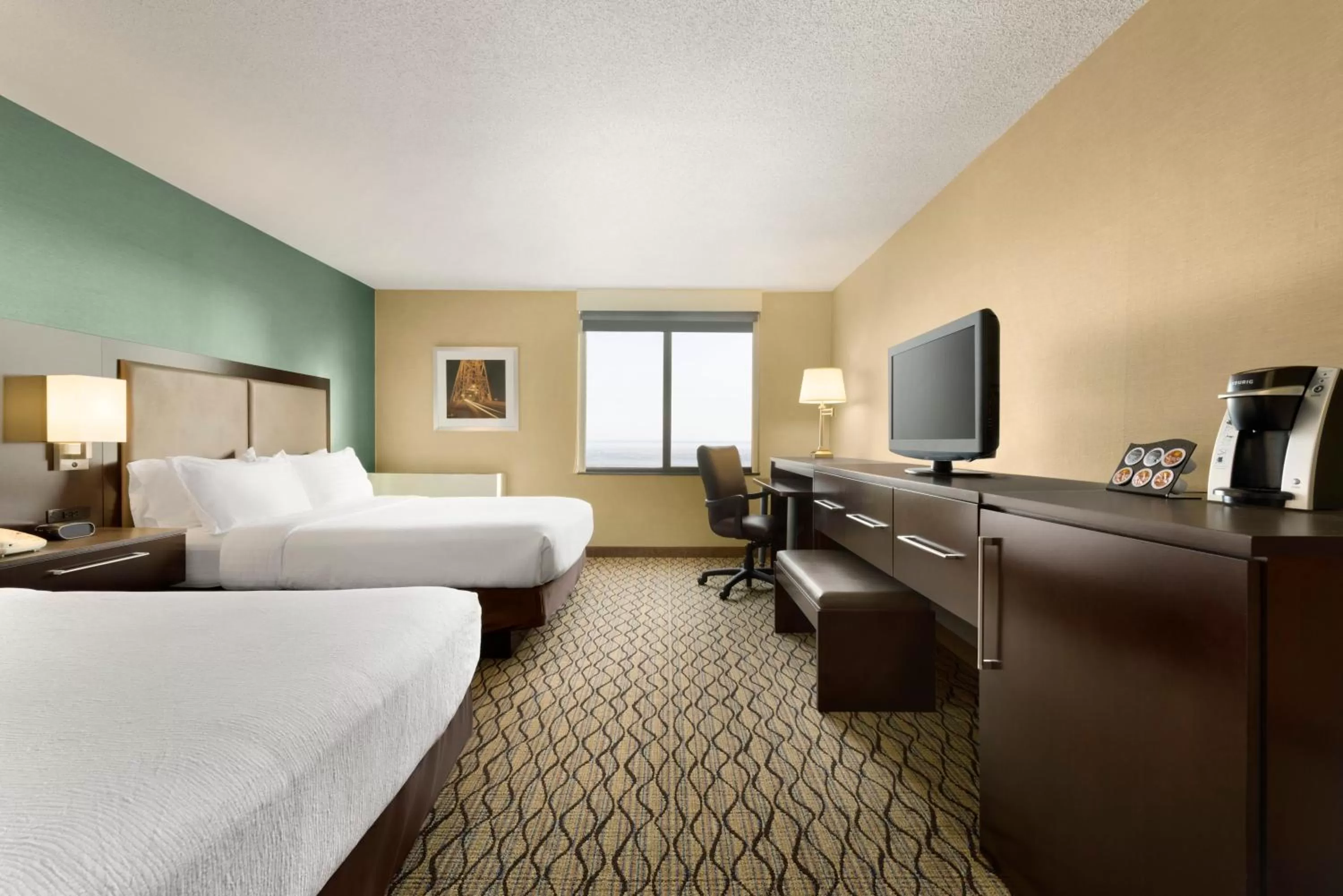 Photo of the whole room, Bed in Holiday Inn & Suites Duluth-Downtown by IHG