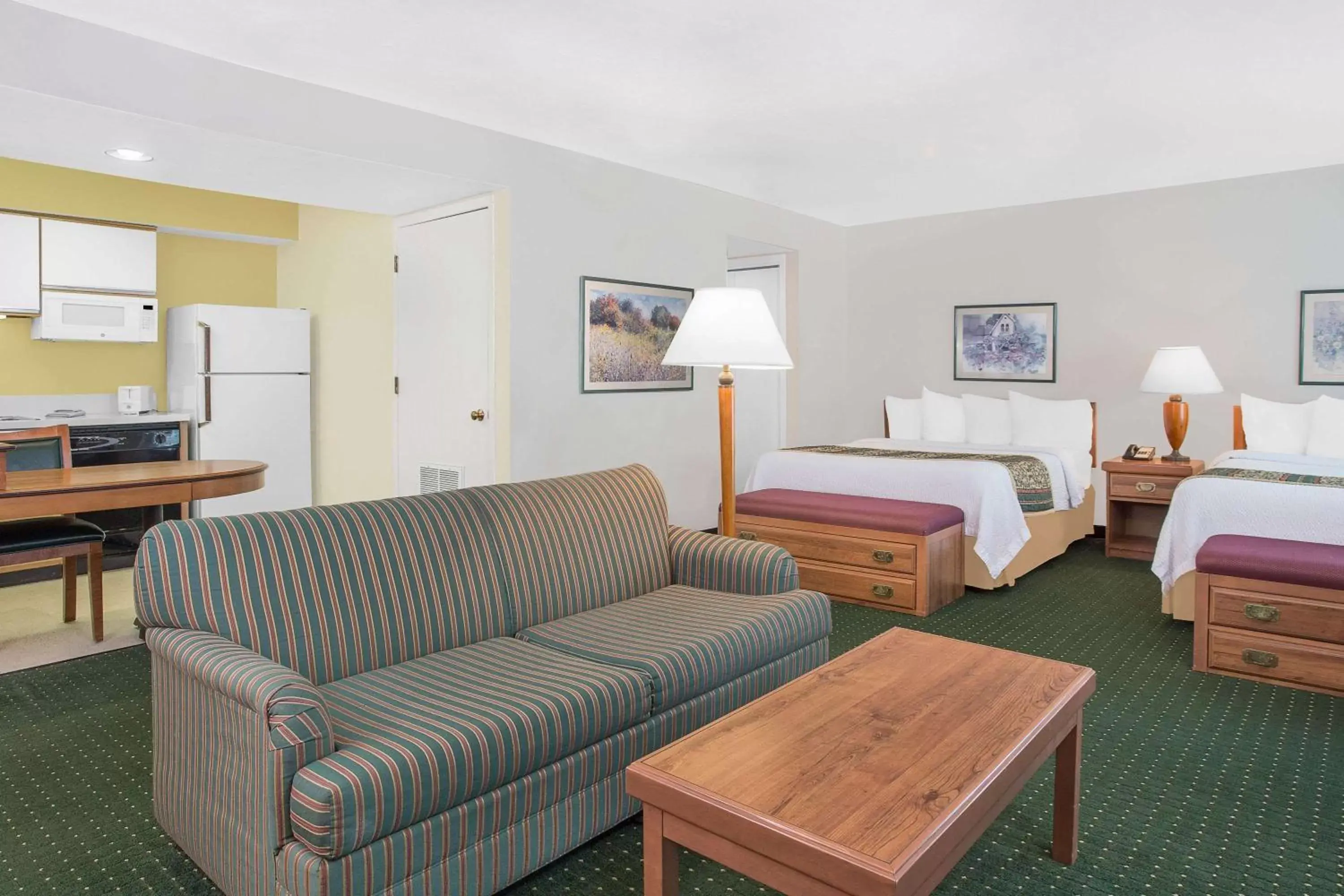 Photo of the whole room in Hawthorn Suites Green Bay