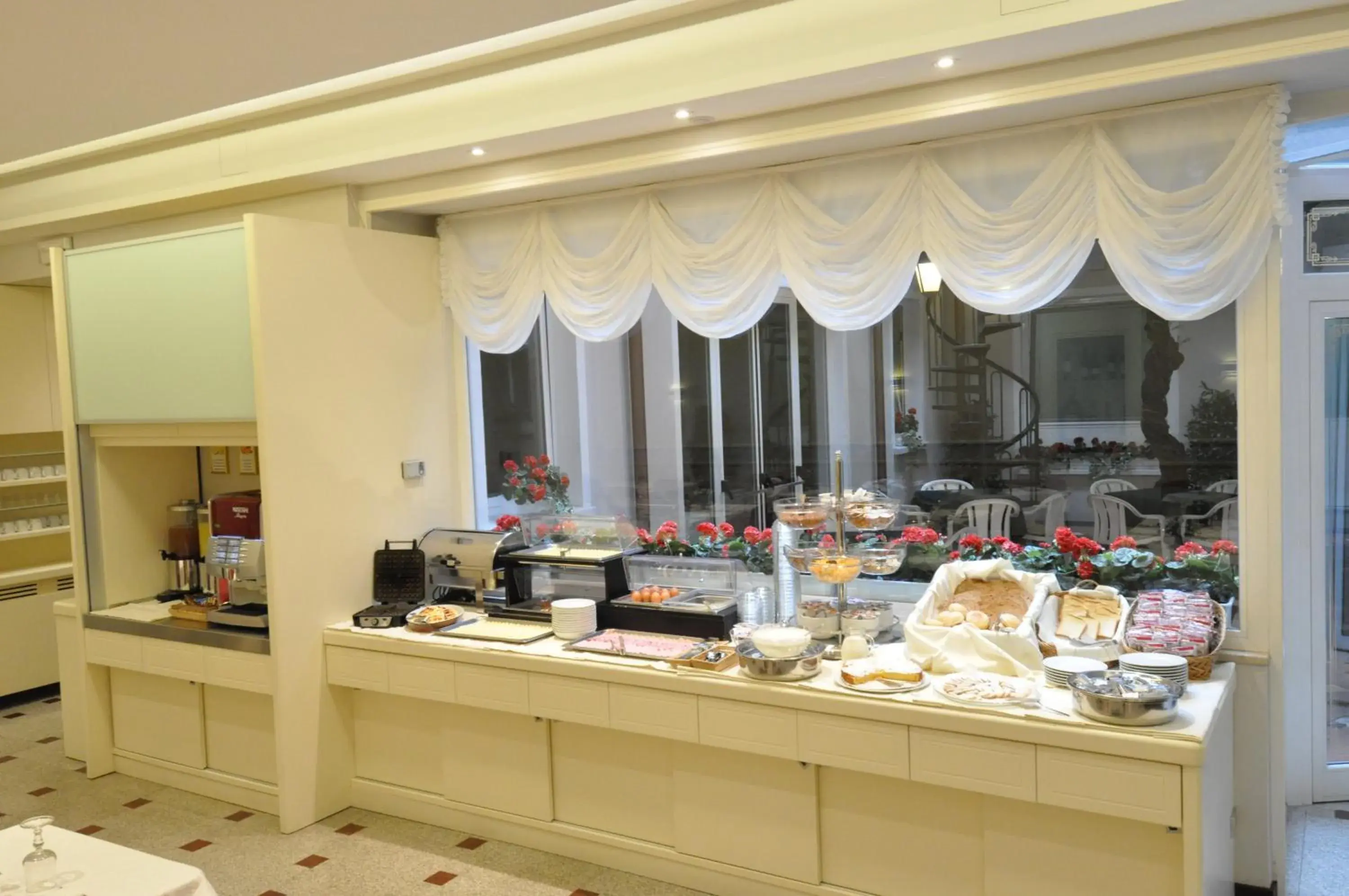 Restaurant/Places to Eat in Hotel Moderno