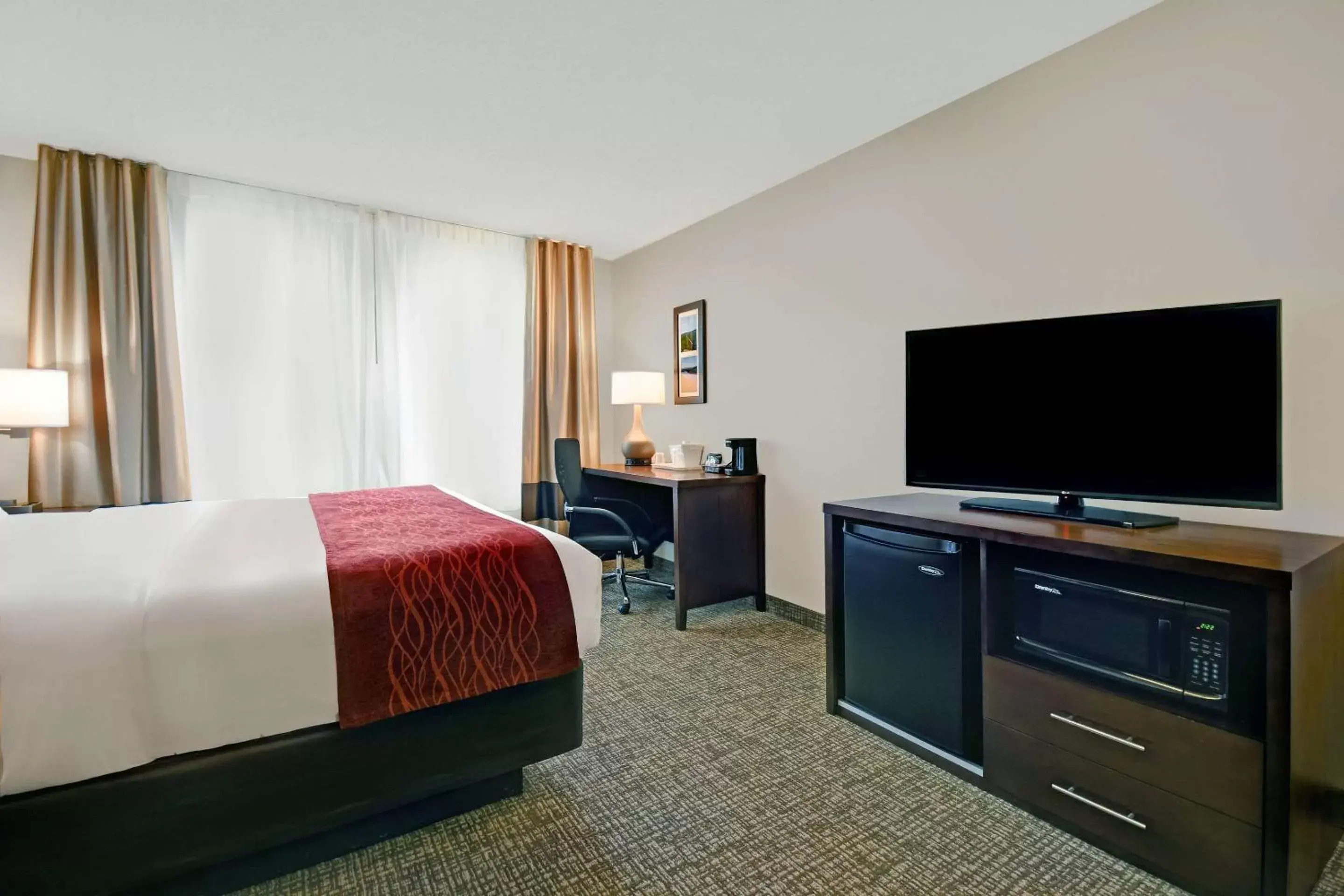 Photo of the whole room, TV/Entertainment Center in Comfort Inn & Suites Wilton