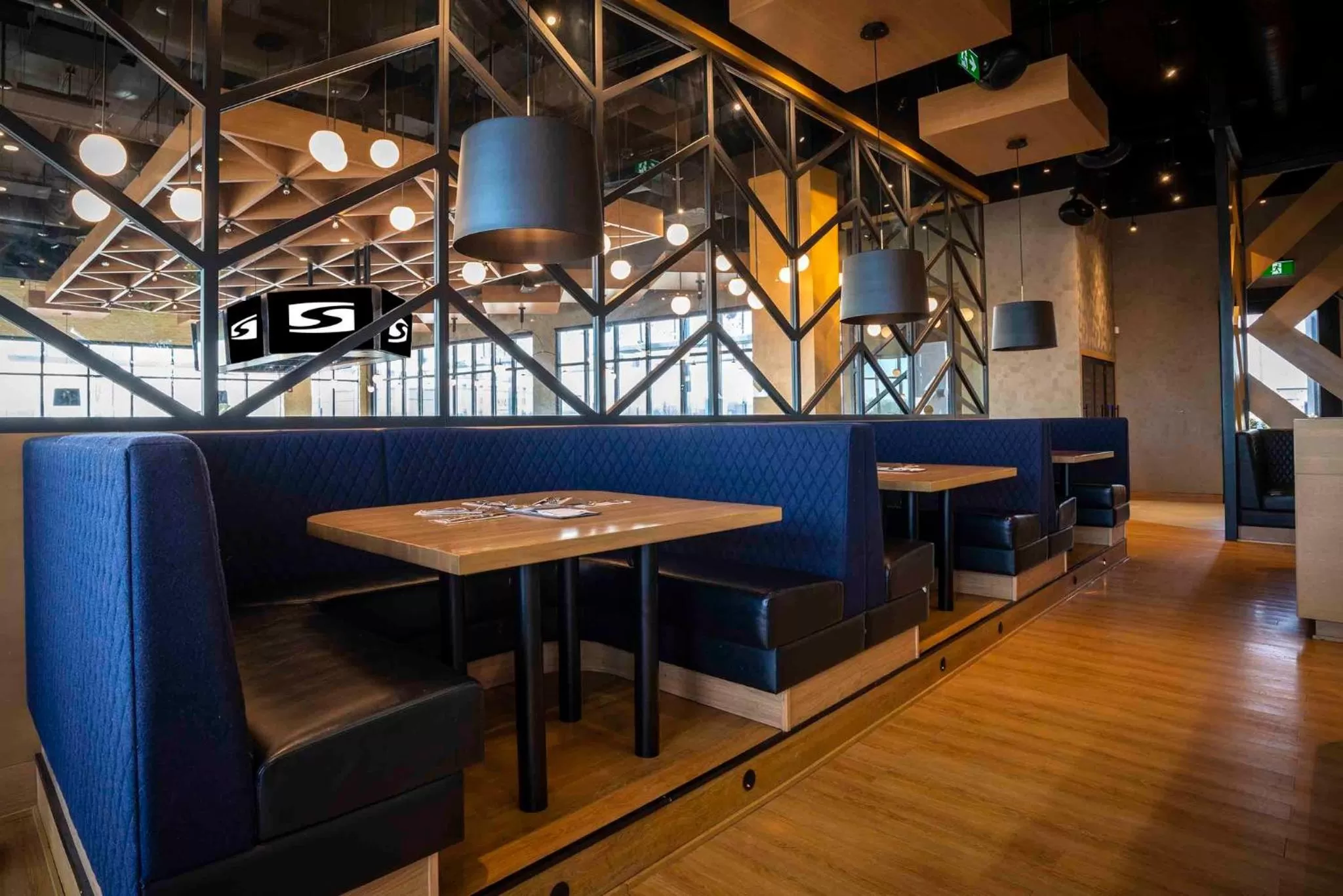 Restaurant/places to eat in Sandman Hotel Hamilton