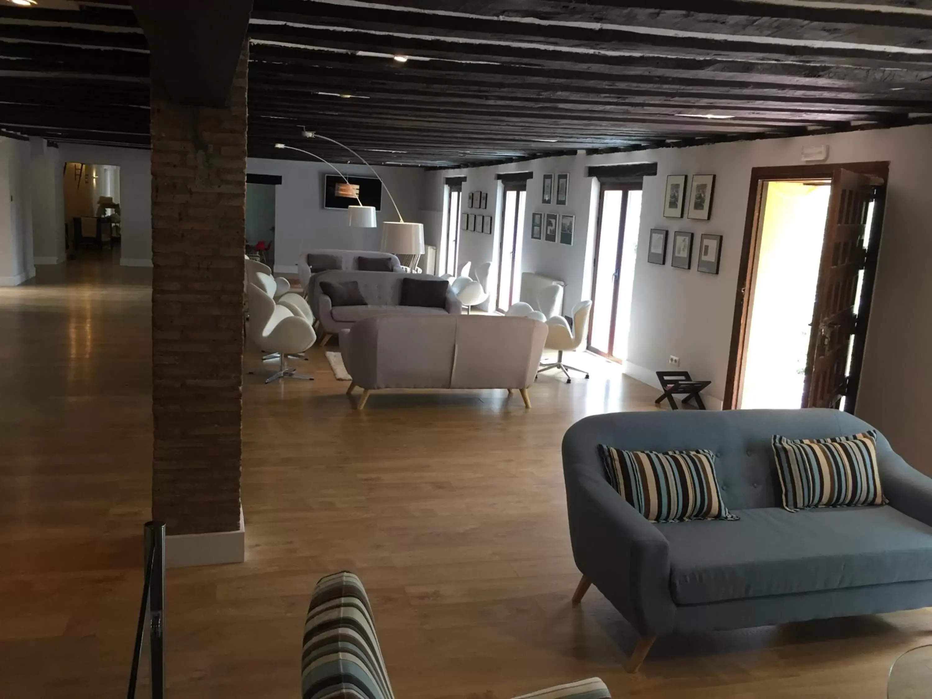 Communal lounge/ TV room, Seating Area in Hotel Resort Cueva del Fraile